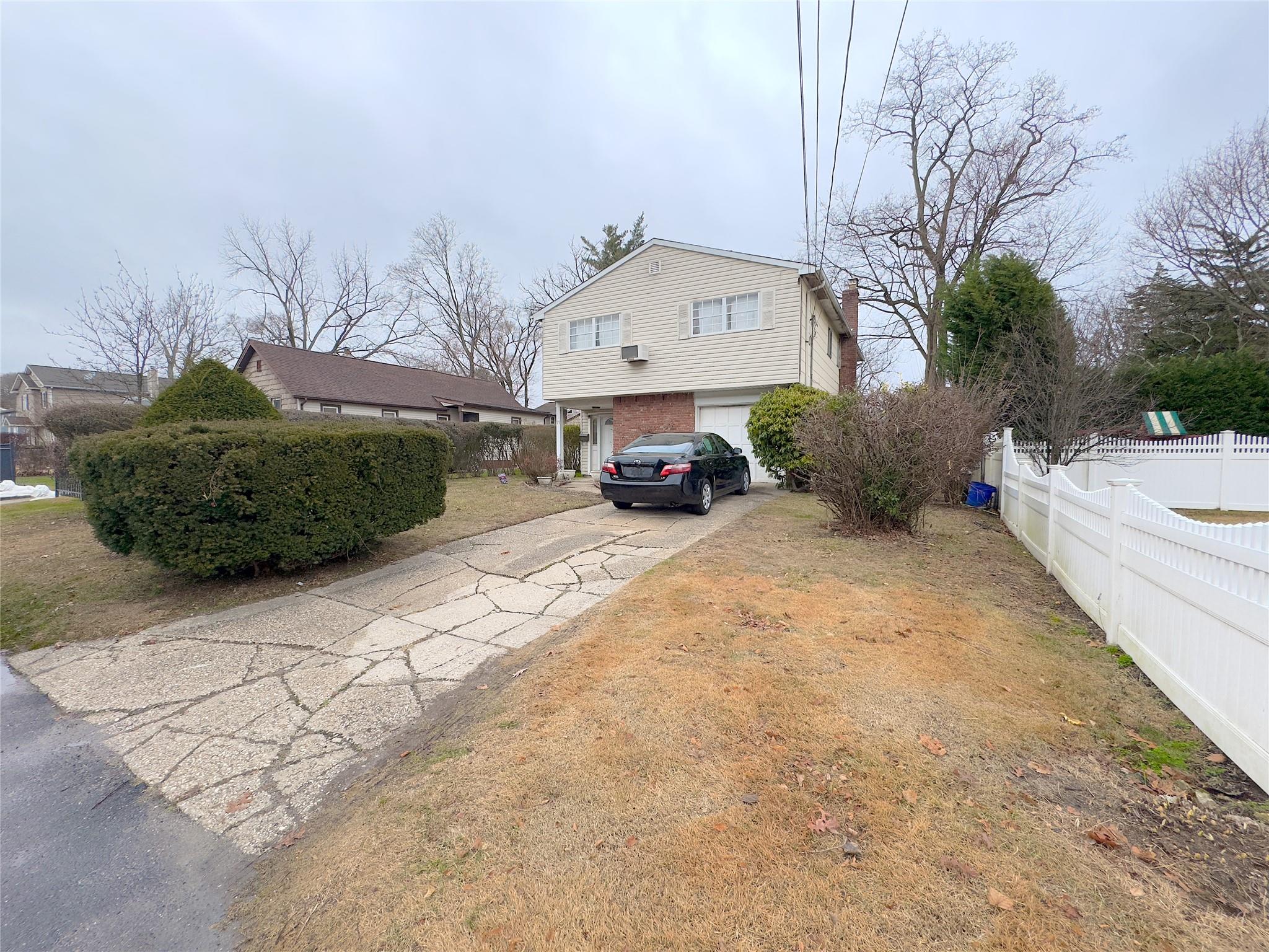 11 Willow Street Property Photo 1