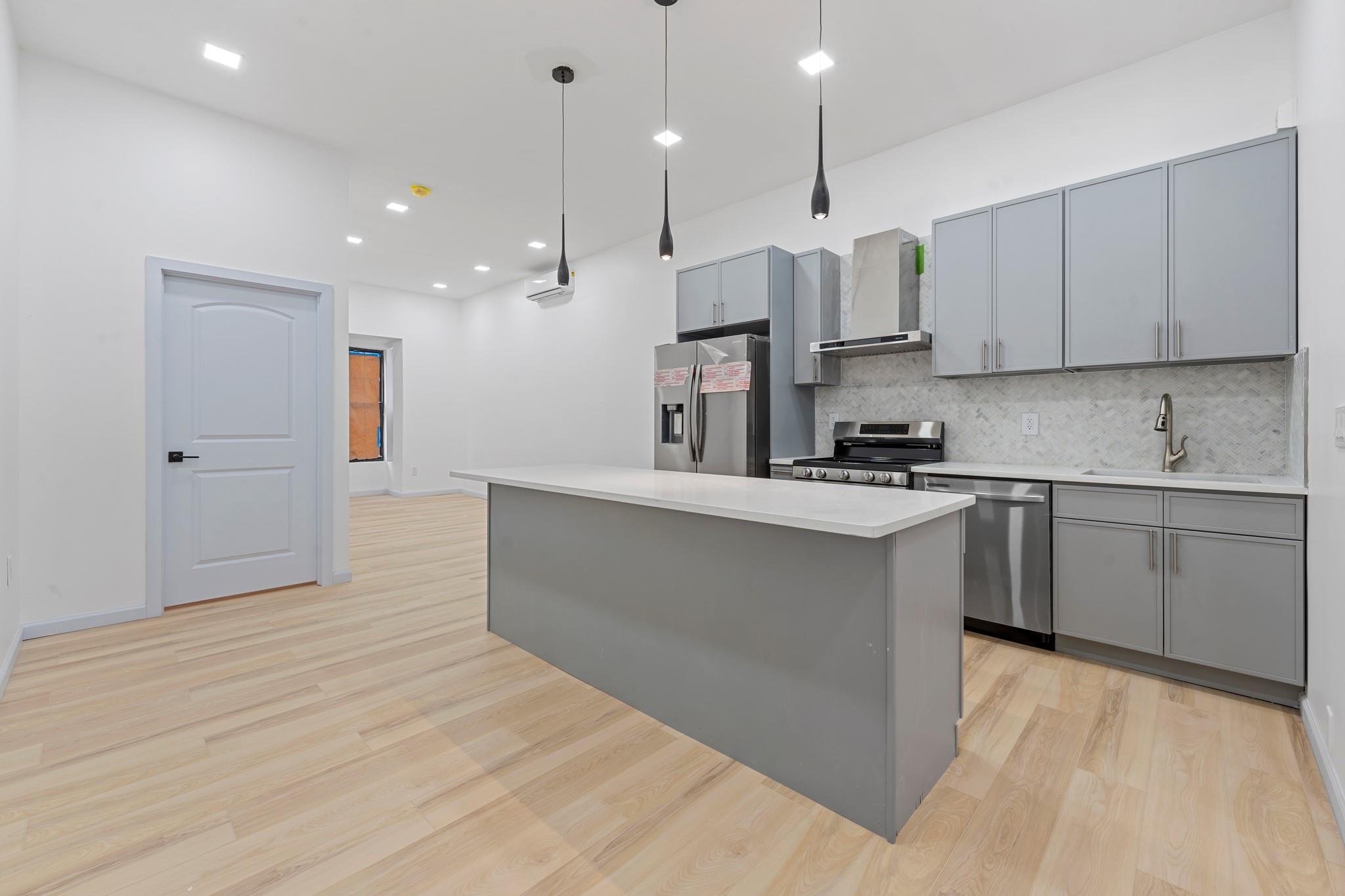 1058 Jefferson Avenue Property Photo 2
