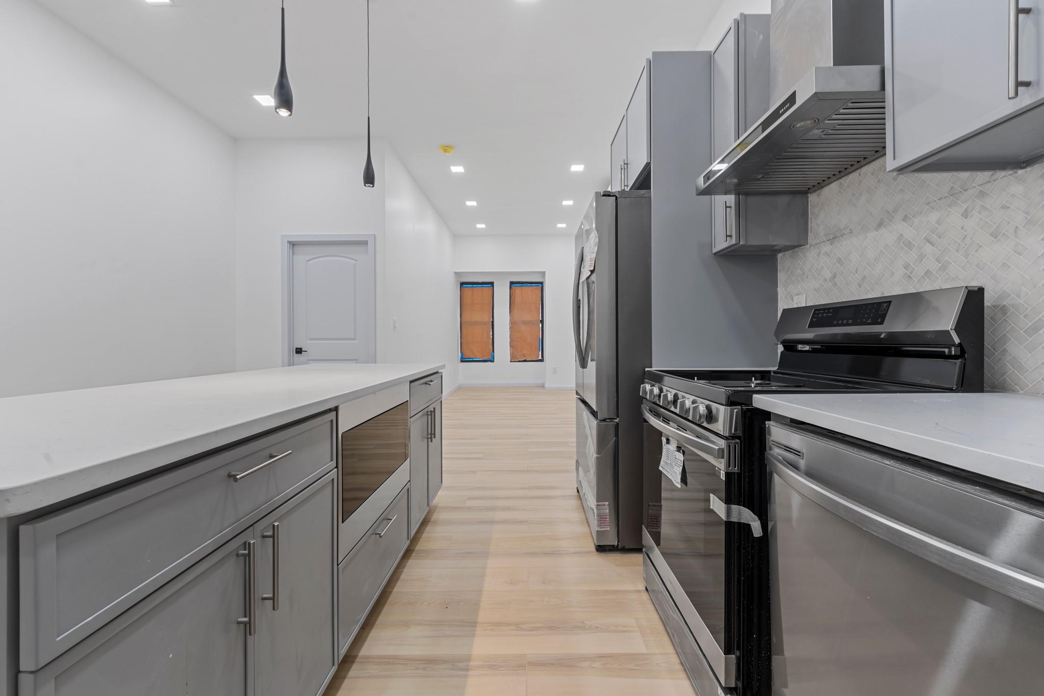 1058 Jefferson Avenue Property Photo 3