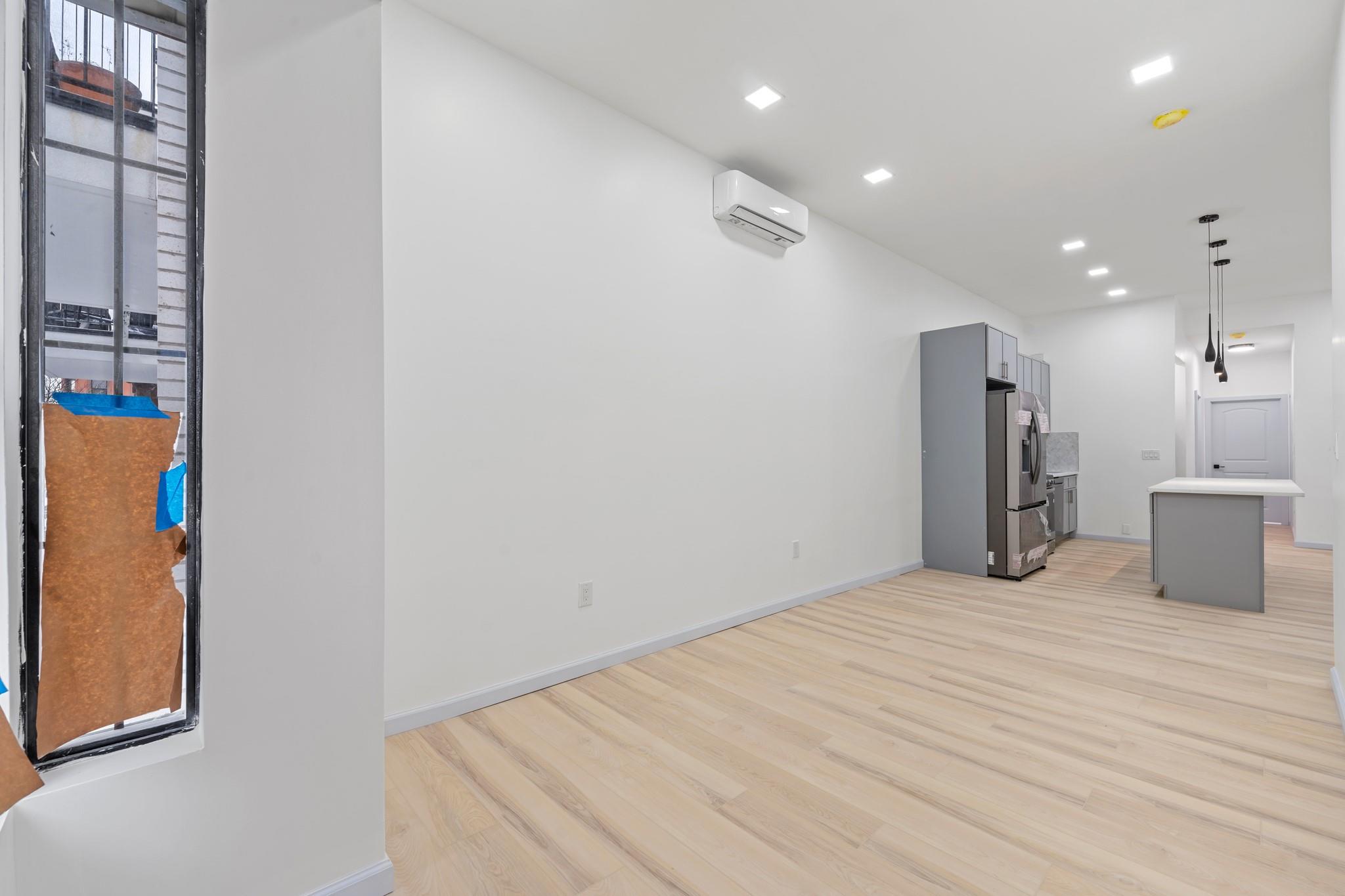 1058 Jefferson Avenue Property Photo 7