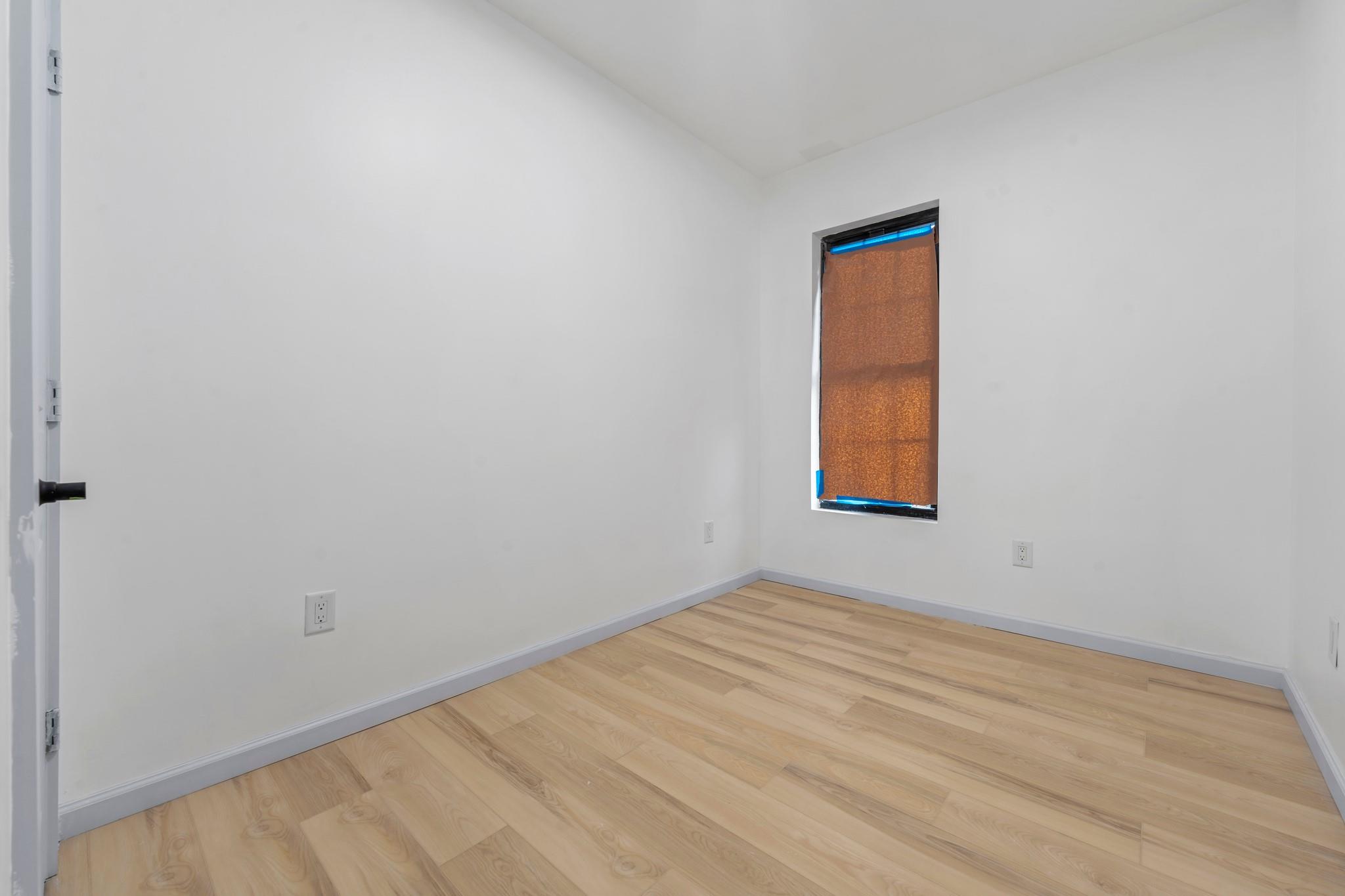 1058 Jefferson Avenue Property Photo 9