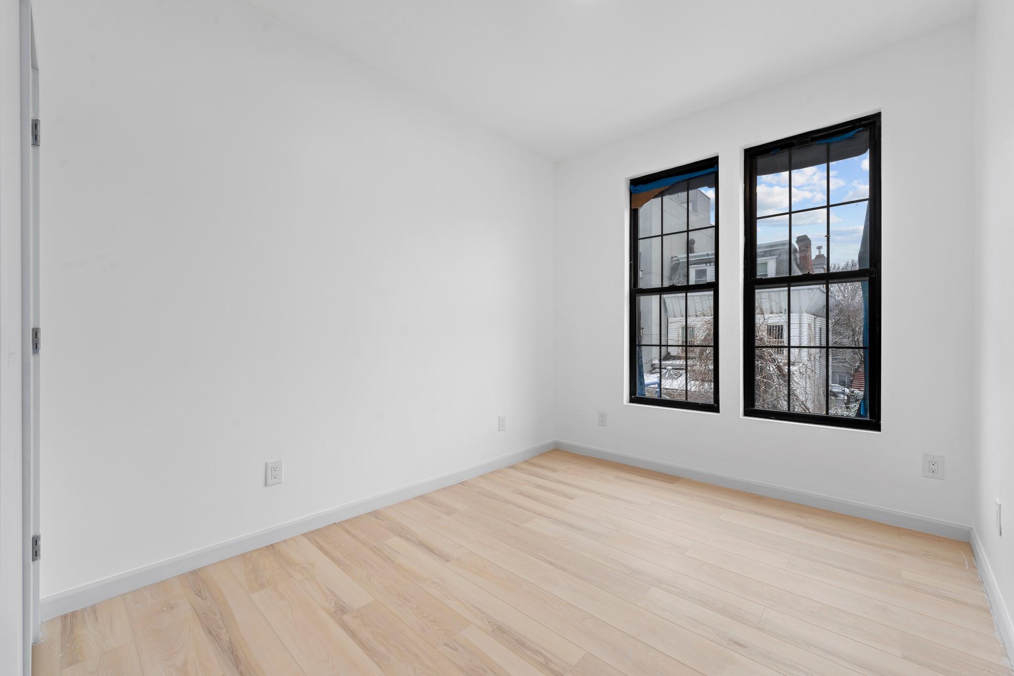 1058 Jefferson Avenue Property Photo 10
