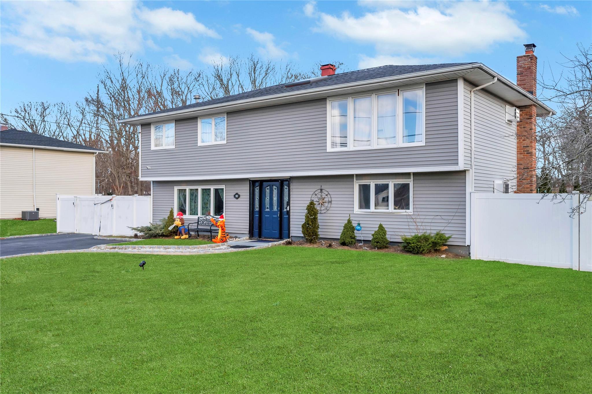 265 Woodhull Avenue Property Photo