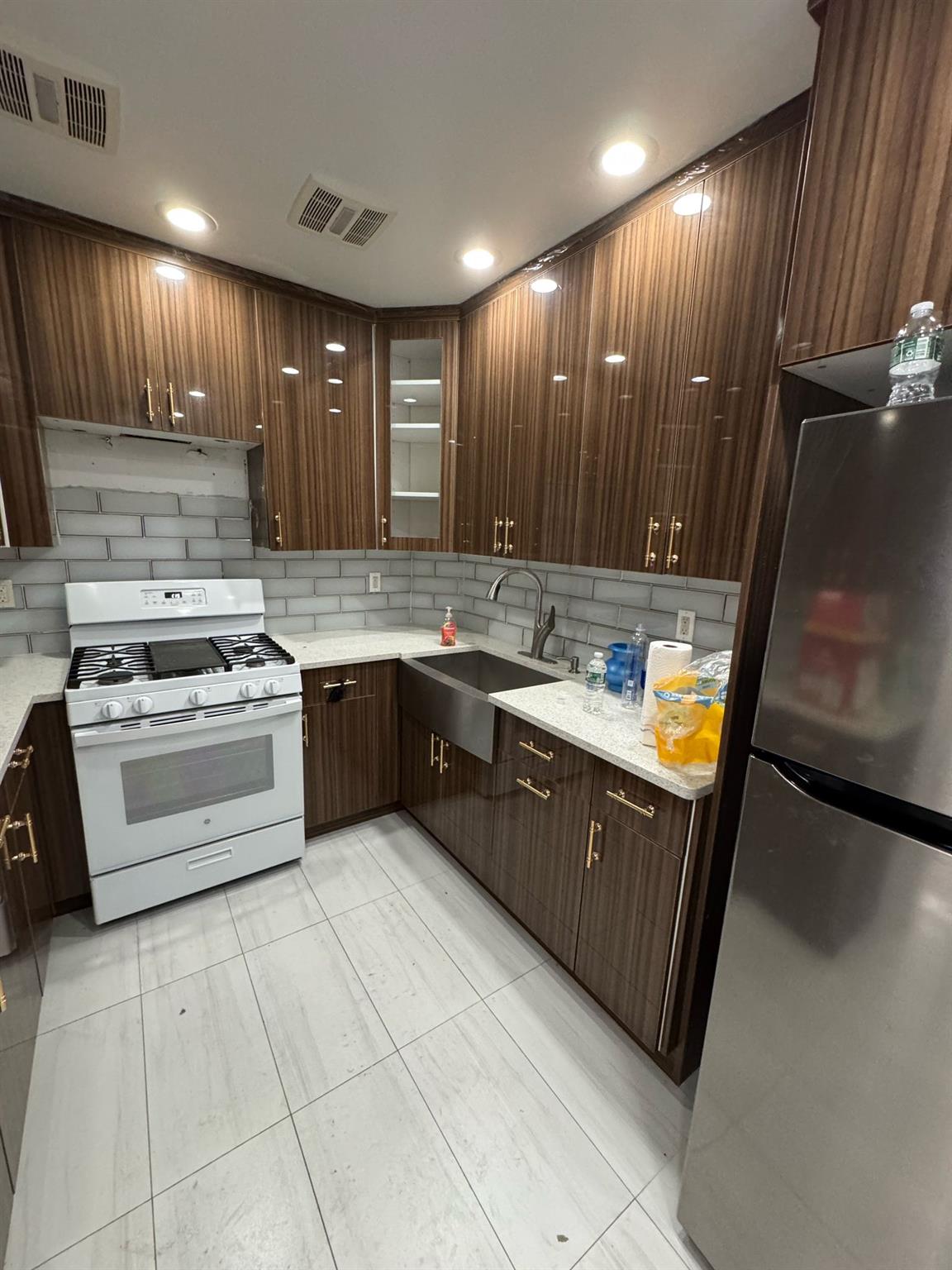 2356 Waterbury Avenue Property Photo 4