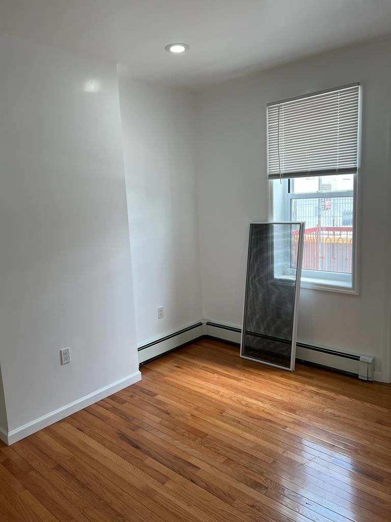 2356 Waterbury Avenue Property Photo 10