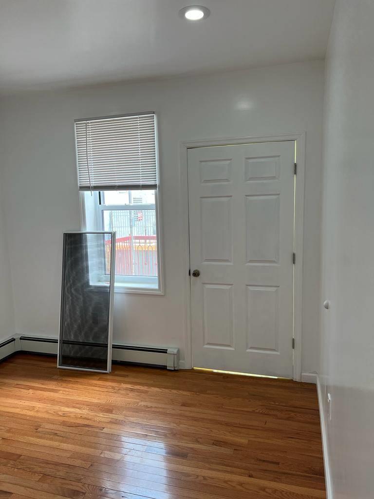 2356 Waterbury Avenue Property Photo 11