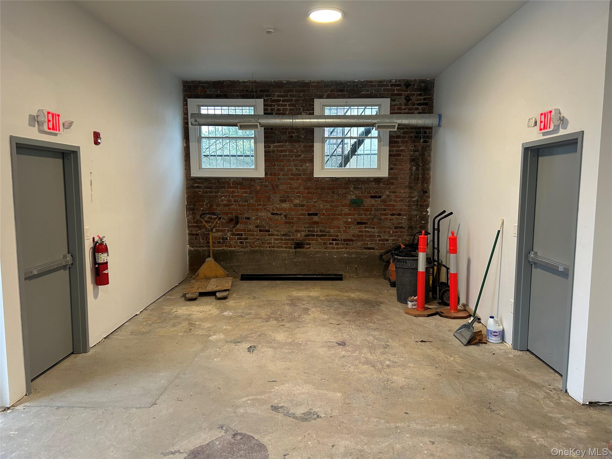 195 Main Street Property Photo 3