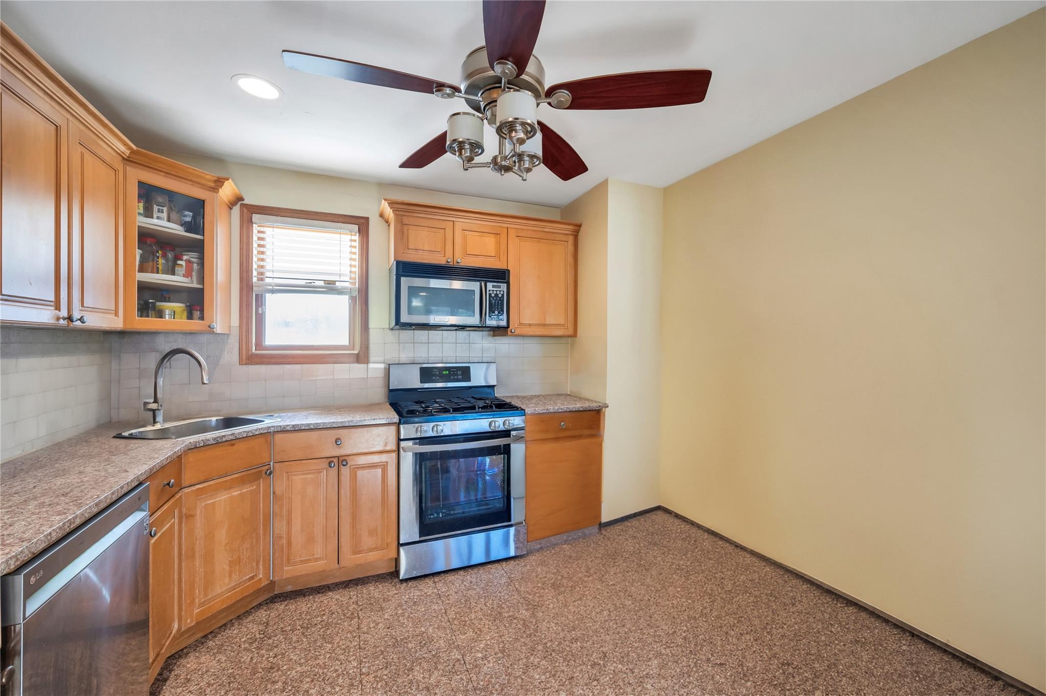 216-18 36 Avenue Property Photo 8