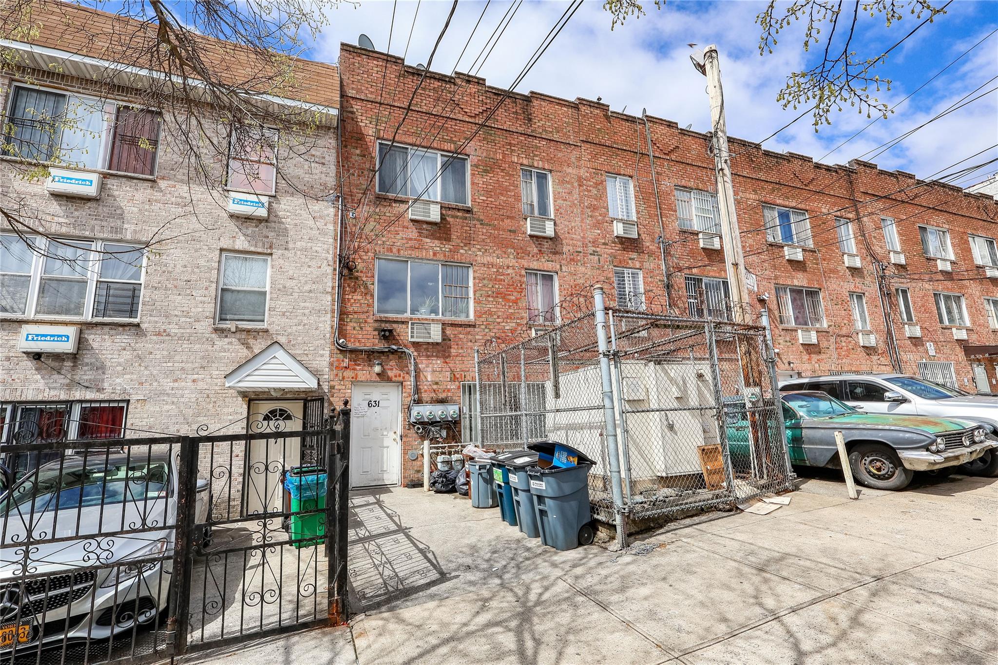 631 Coster Street Property Photo