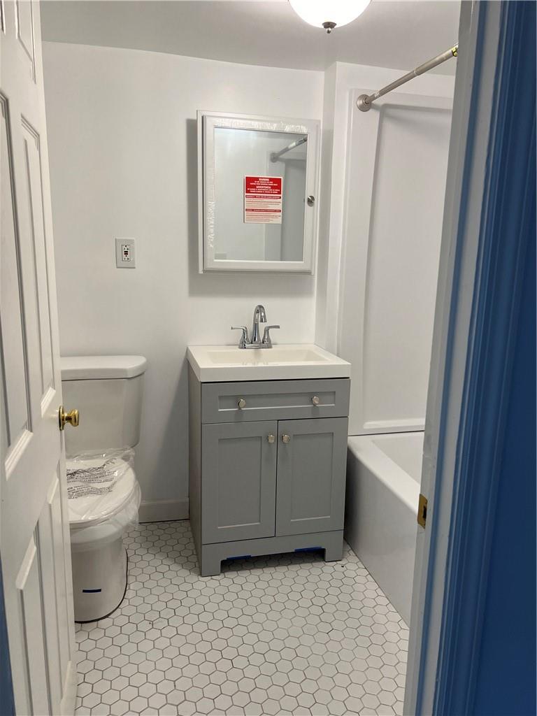 147 E 236th Street Property Photo 4