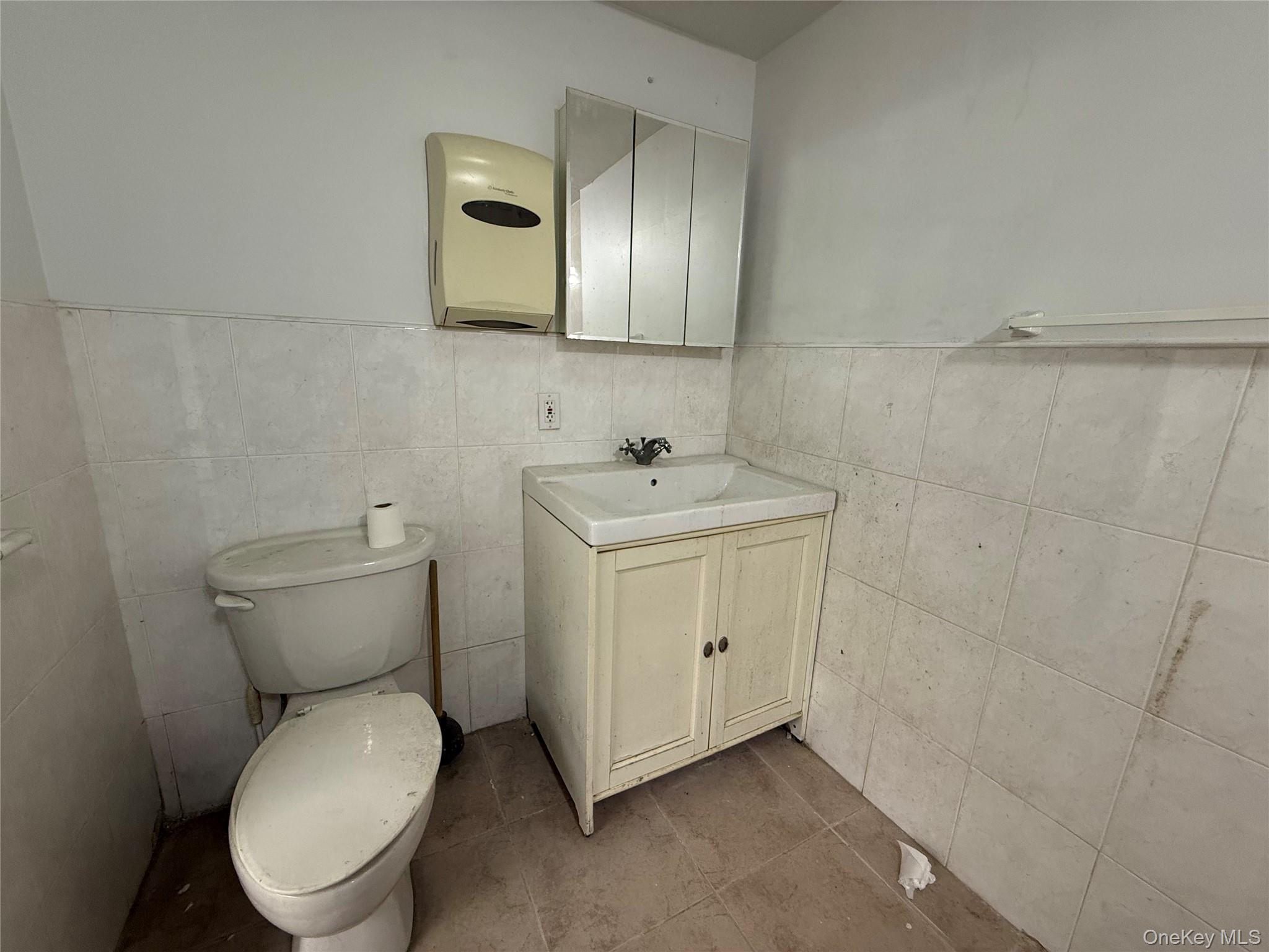 35-50 92 Street Property Photo 6