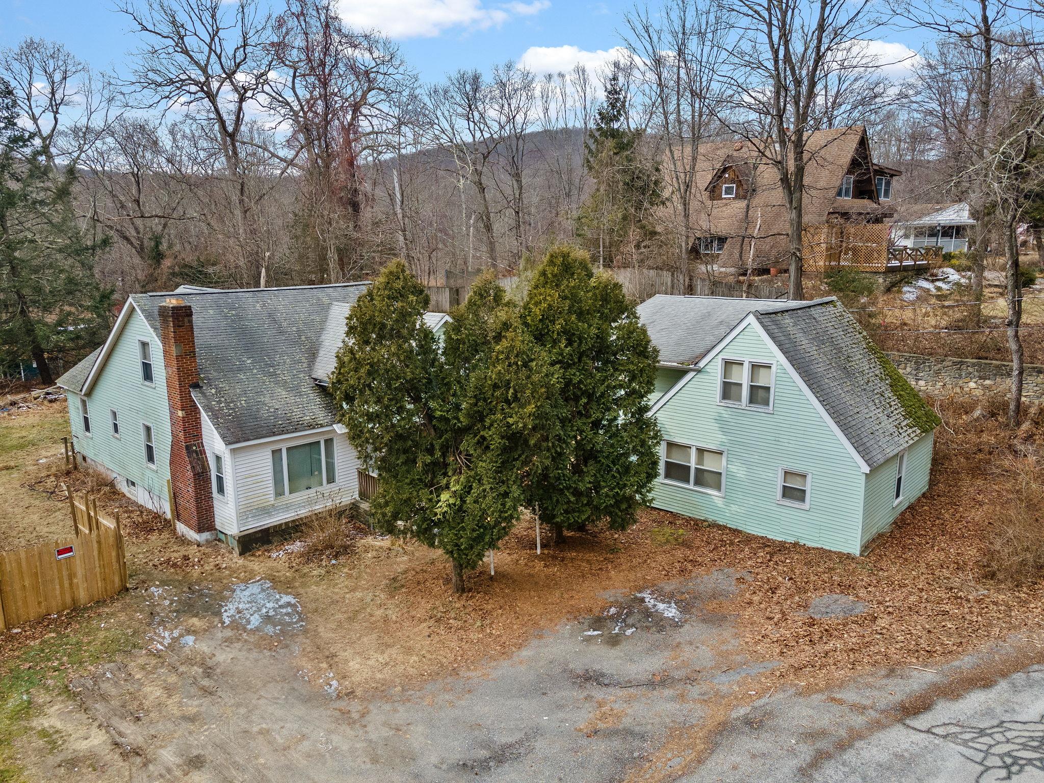 9-11 Grape Hollow Road Property Photo
