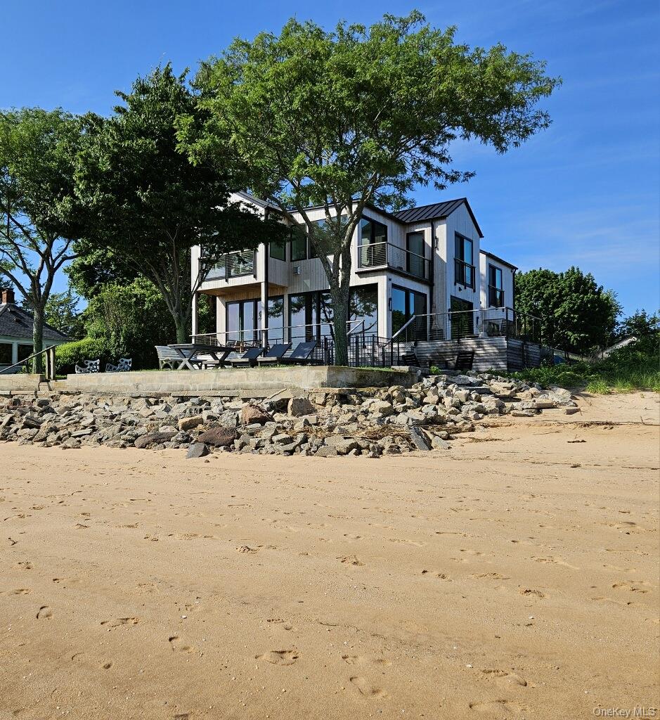 599 Peconic Bay Boulevard Property Photo 7