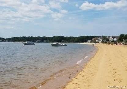 599 Peconic Bay Boulevard Property Photo 9