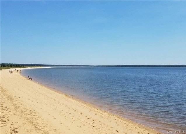 599 Peconic Bay Boulevard Property Photo 10
