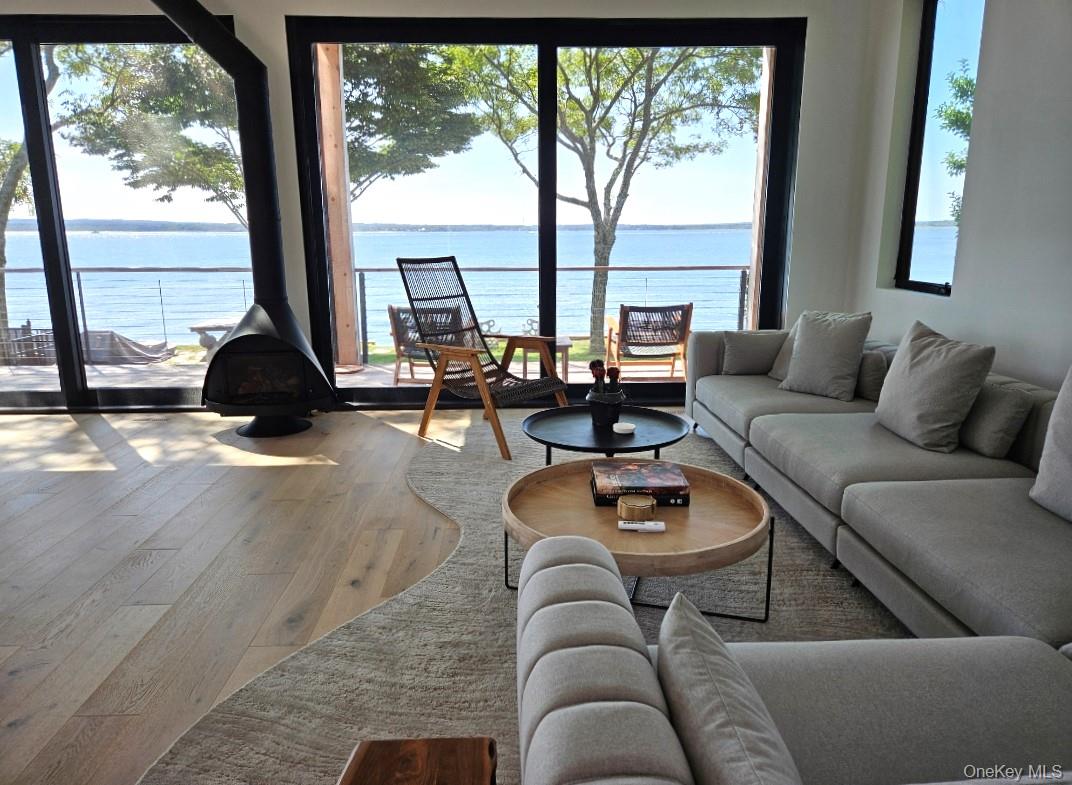599 Peconic Bay Boulevard Property Photo 14