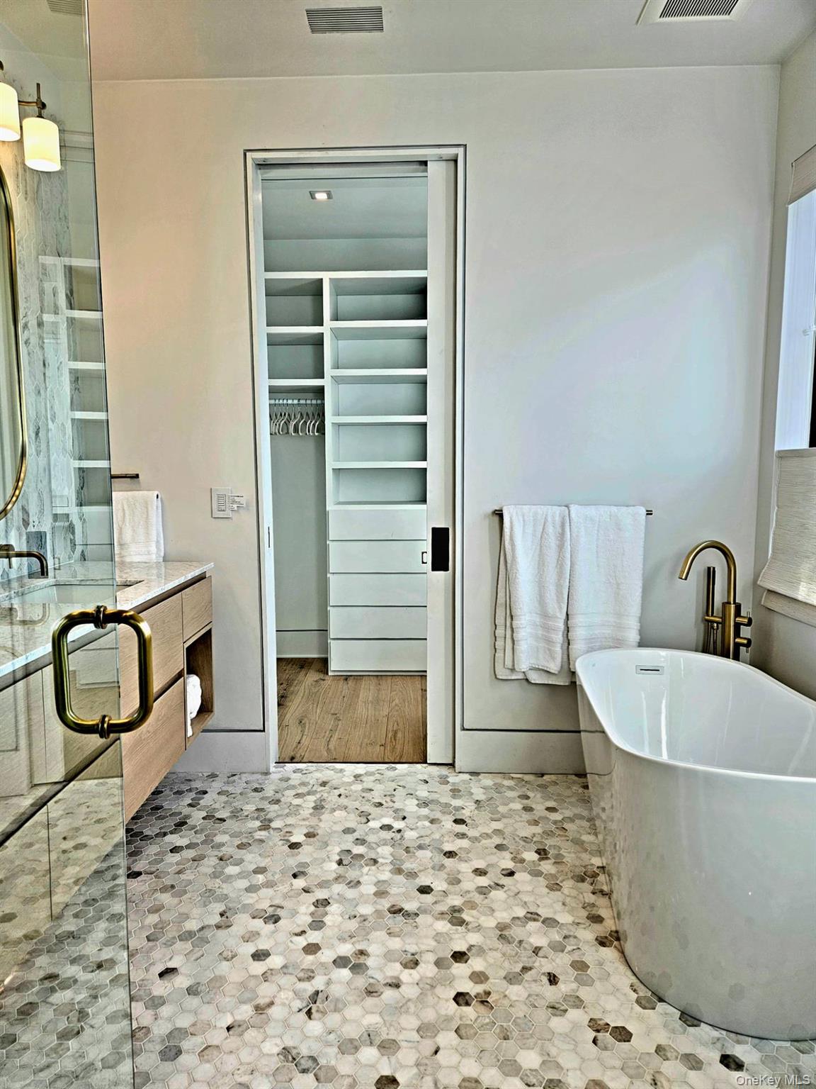 599 Peconic Bay Boulevard Property Photo 30