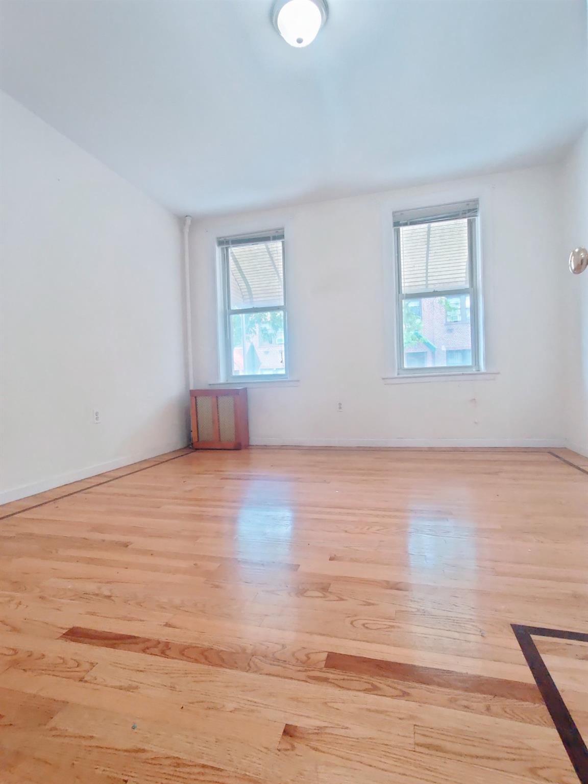 2540 32nd Street Property Photo 2