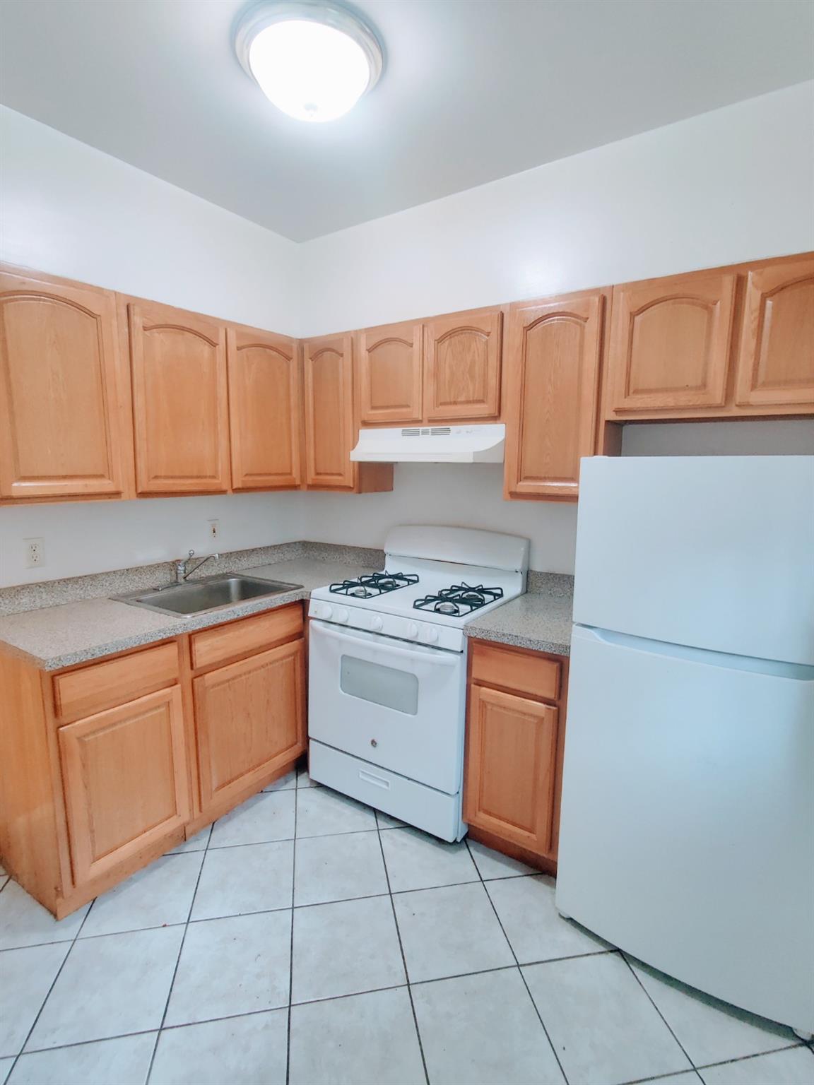 2540 32nd Street Property Photo 4