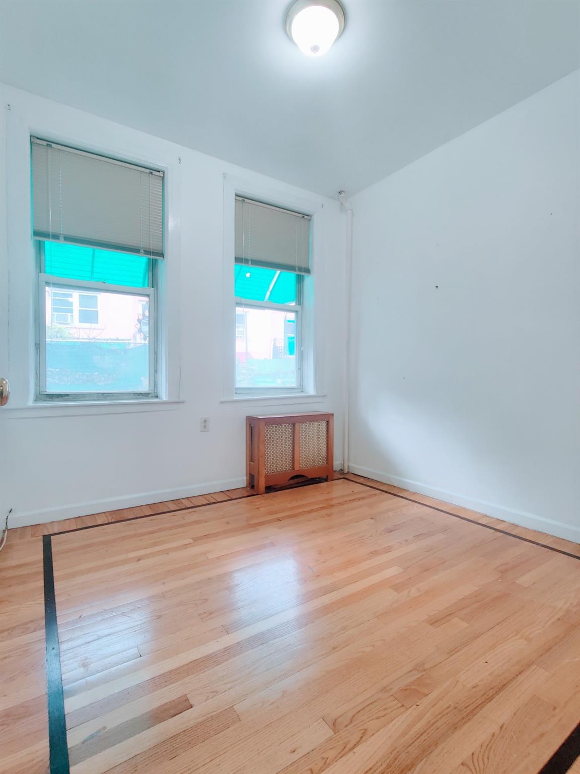 2540 32nd Street Property Photo 8