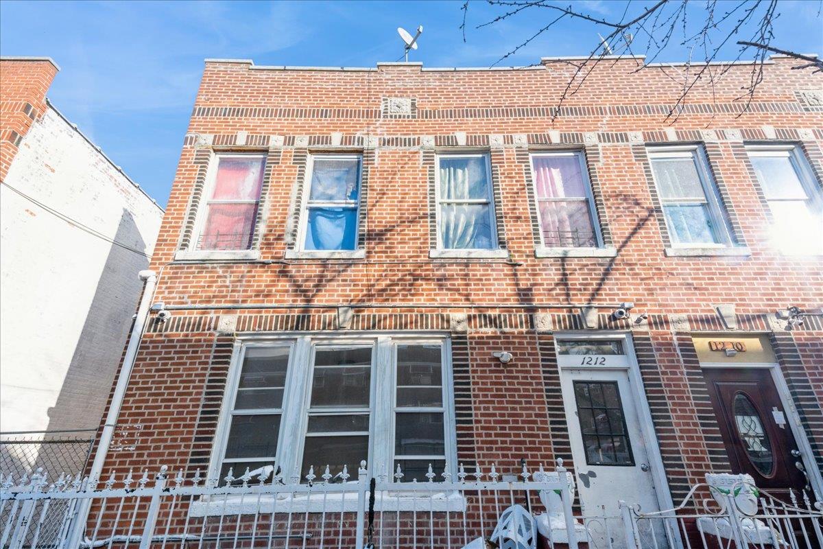 1212 Commmonwealth Avenue Property Photo