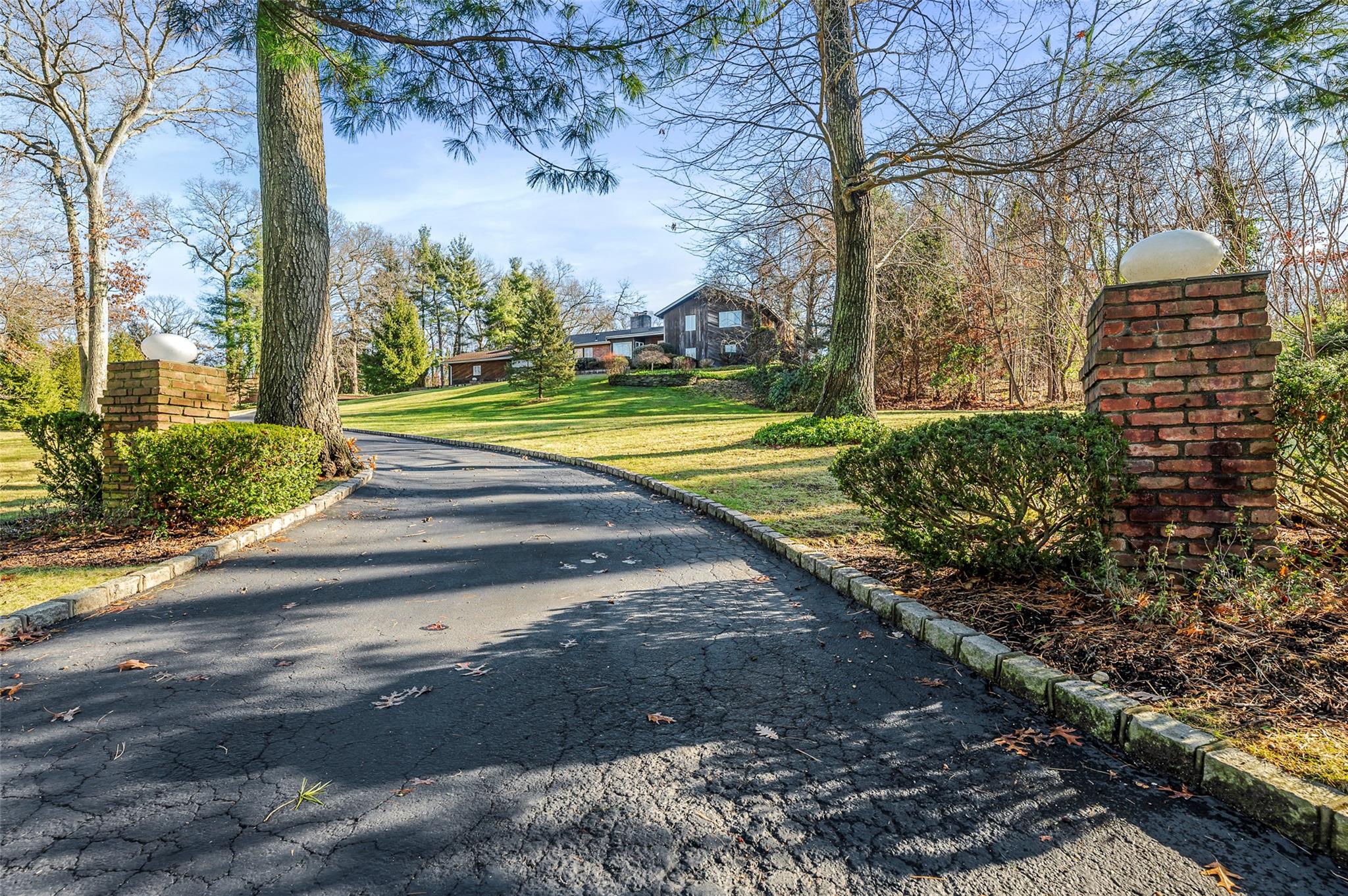 10 Rolling Hill Road Property Photo
