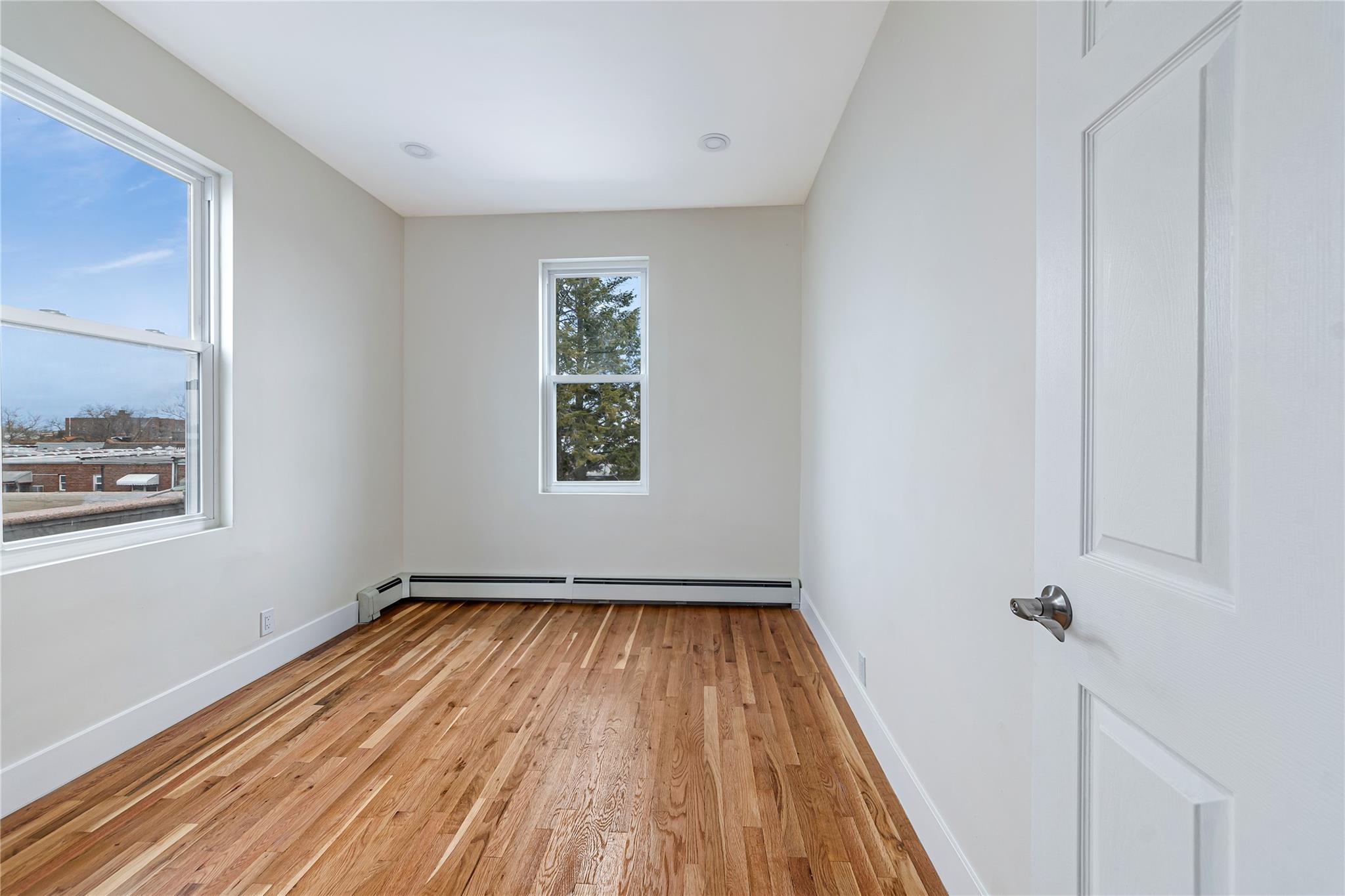 2547 Radcliff Avenue Property Photo 3