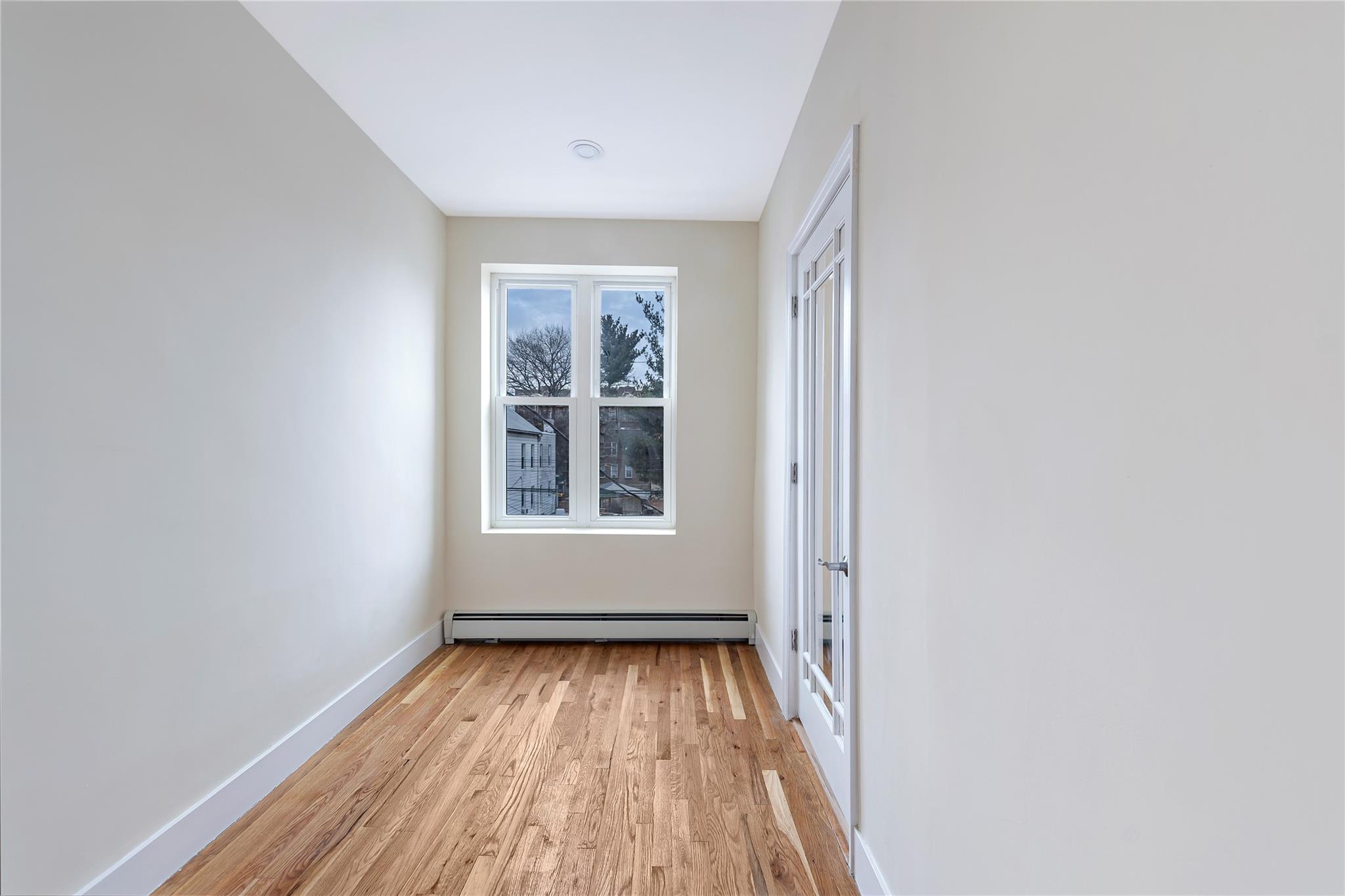 2547 Radcliff Avenue Property Photo 8