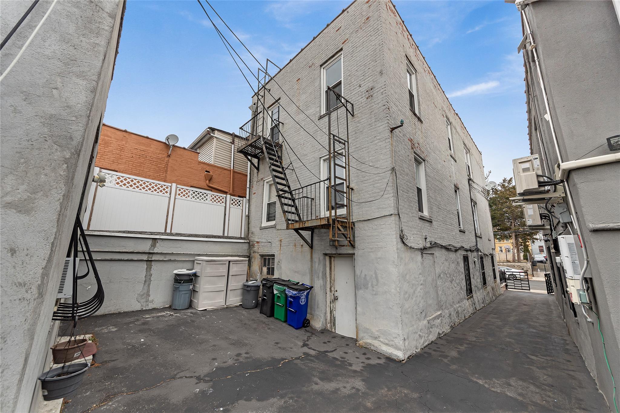 2547 Radcliff Avenue Property Photo 16
