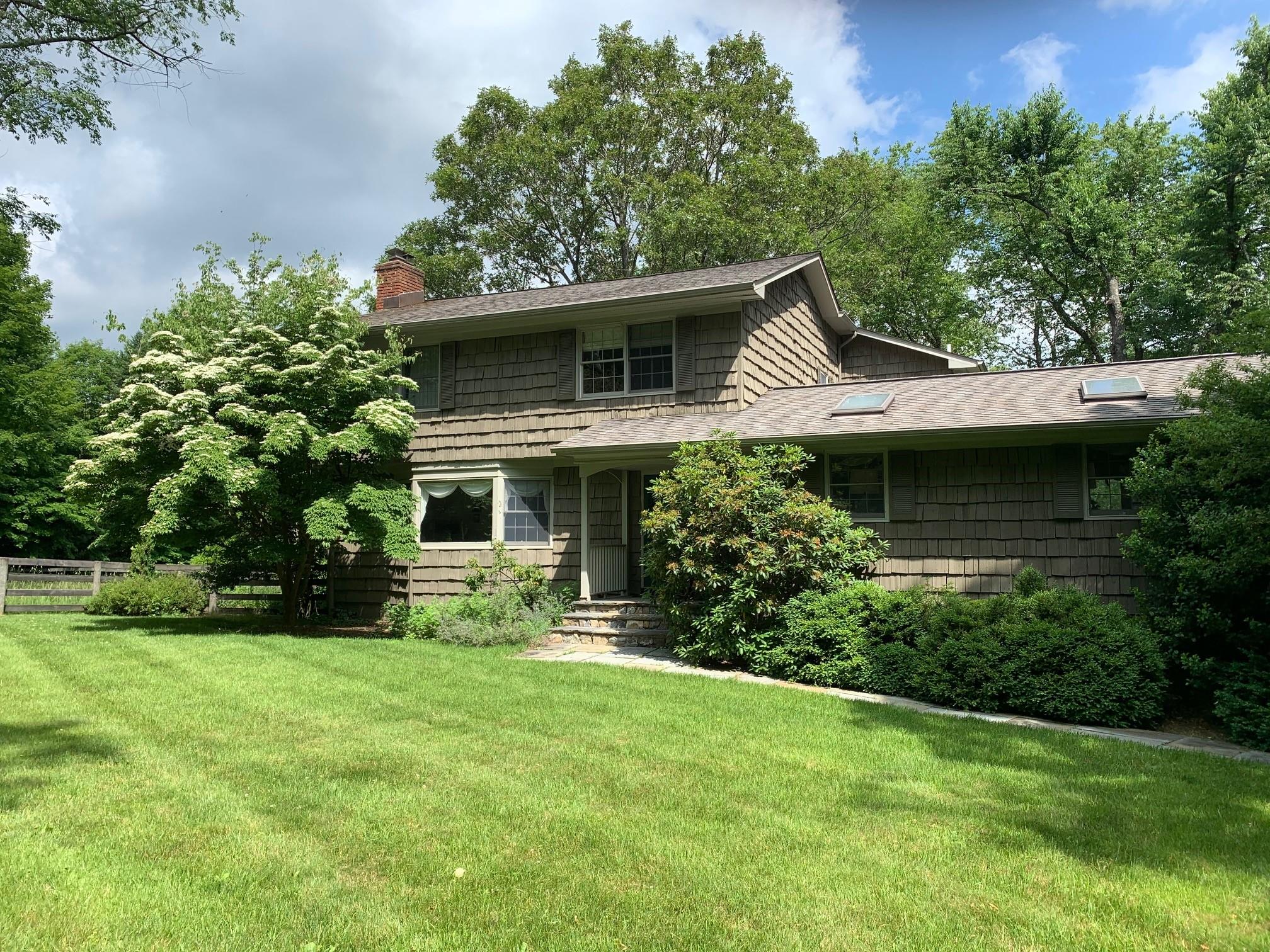 212 Hunt Lane Property Photo