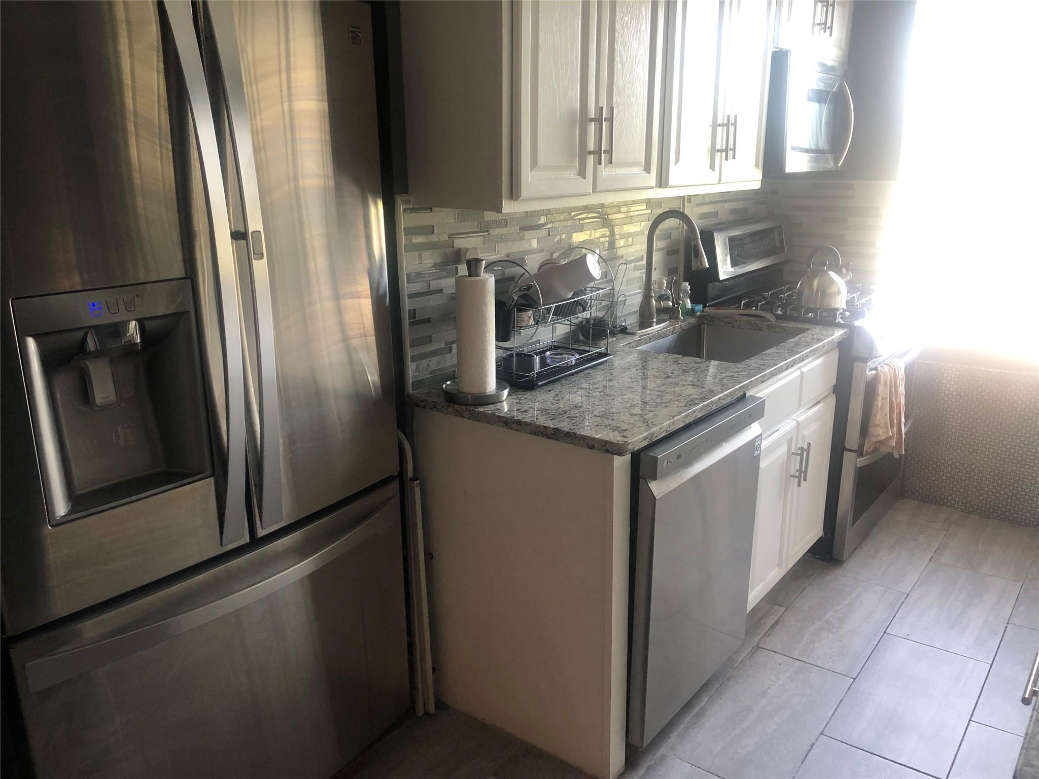 1234 Midland Avenue 3-f Property Photo 1