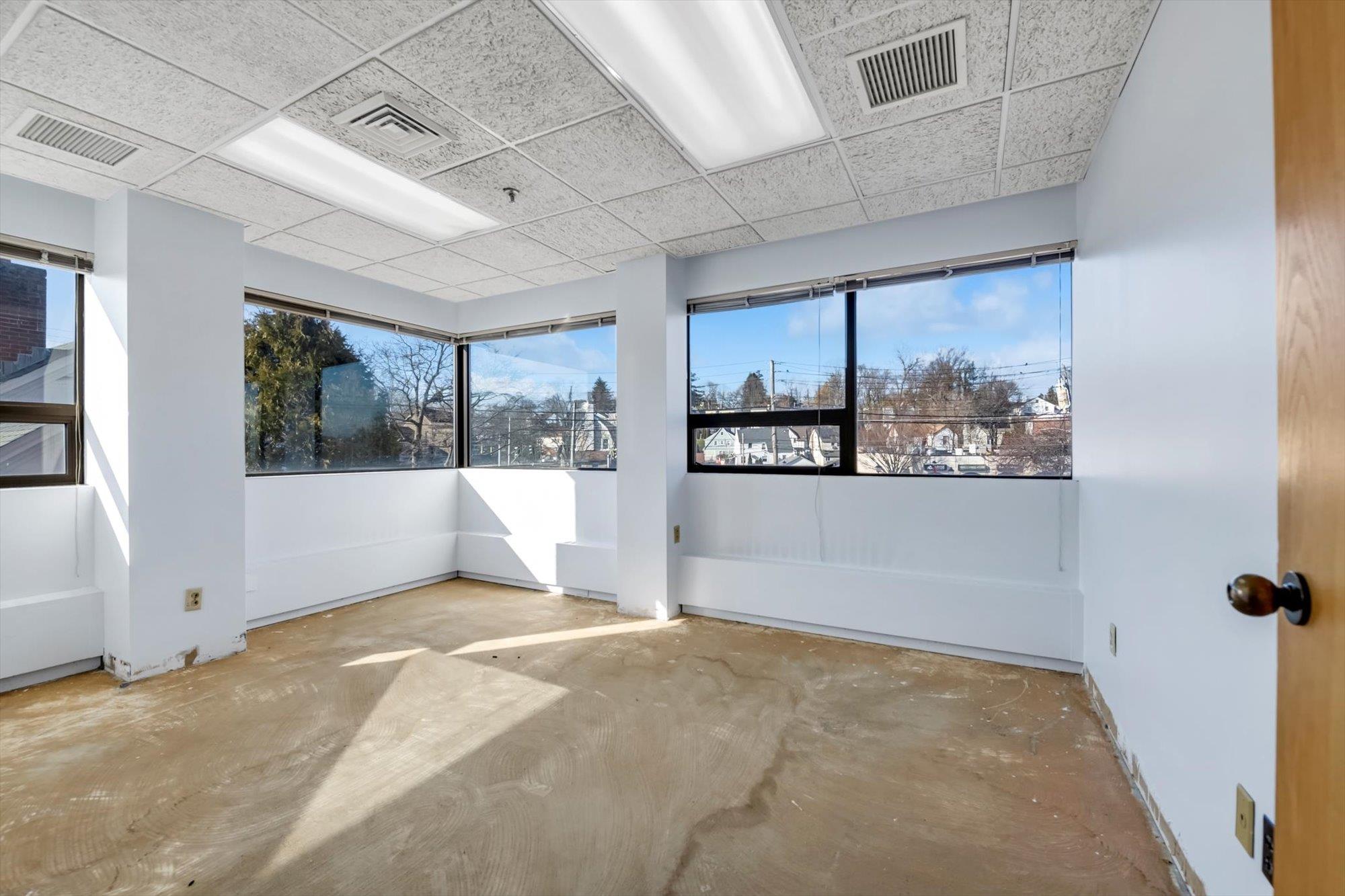 1 Summit Avenue 2nd Floor Property Photo 3