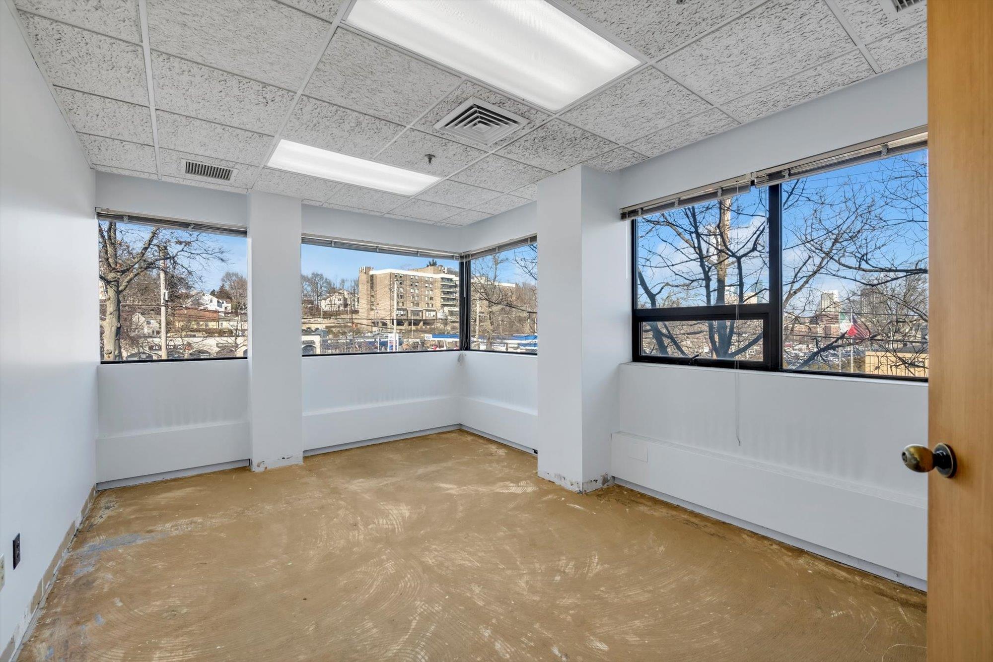 1 Summit Avenue 2nd Floor Property Photo 4