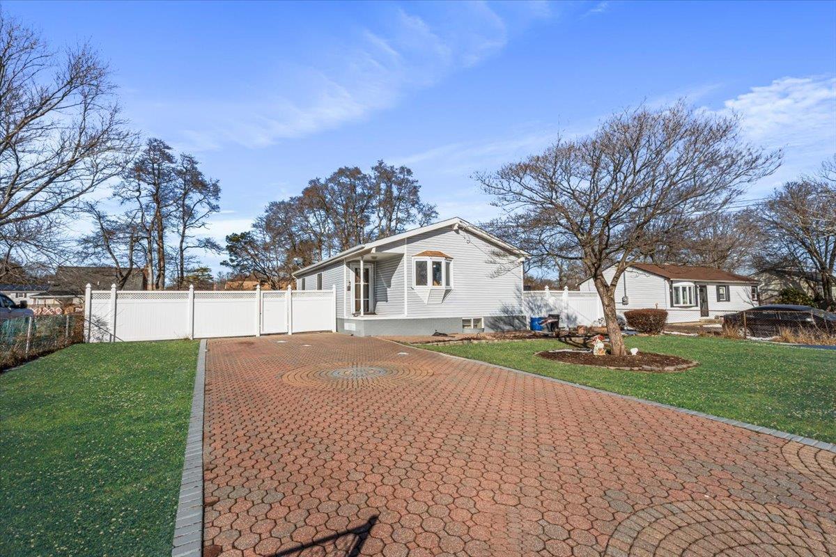 123a Suffolk Avenue Property Photo