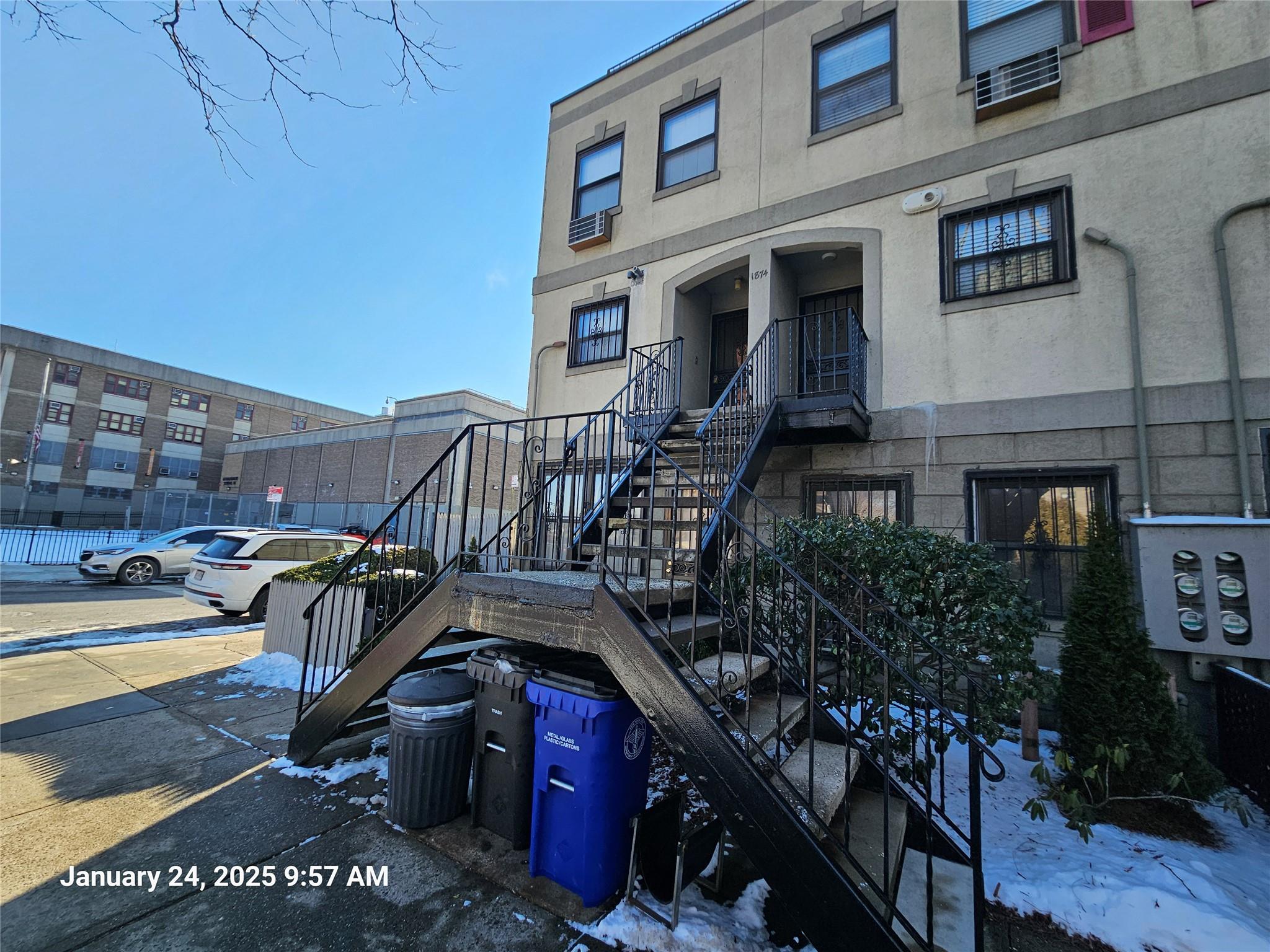 1874 Story Avenue 43a Property Photo 3