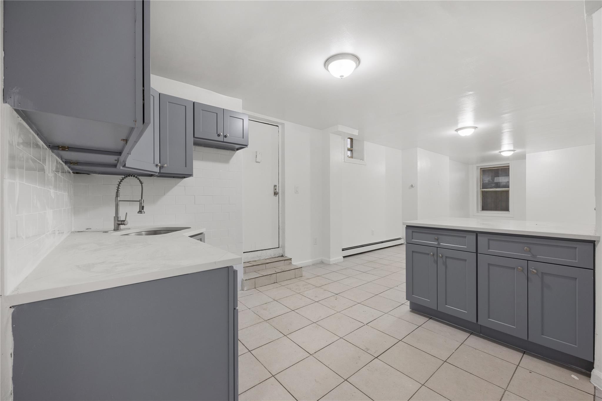 2039 Washington Ave Property Photo 4