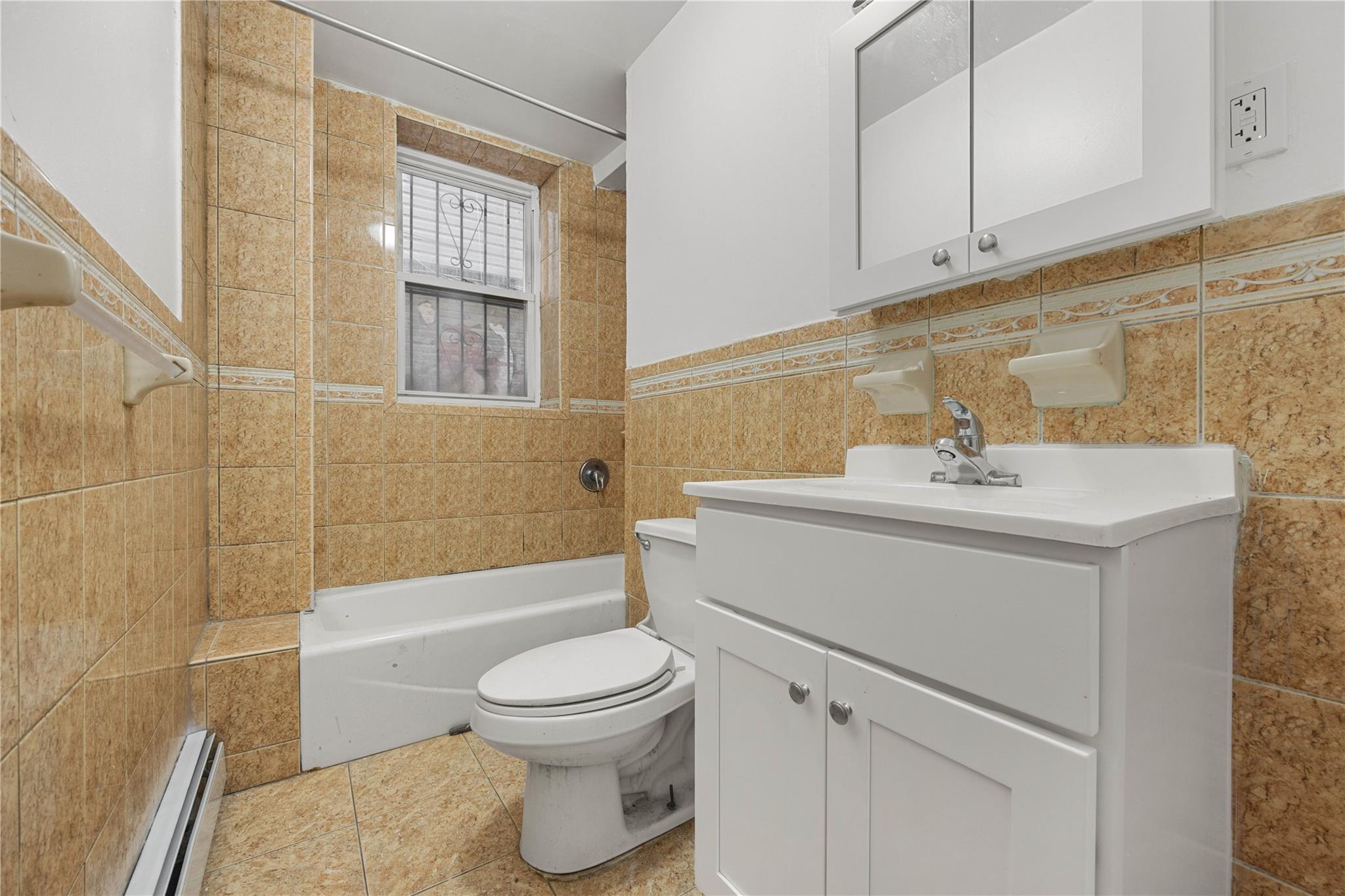 2039 Washington Ave Property Photo 11