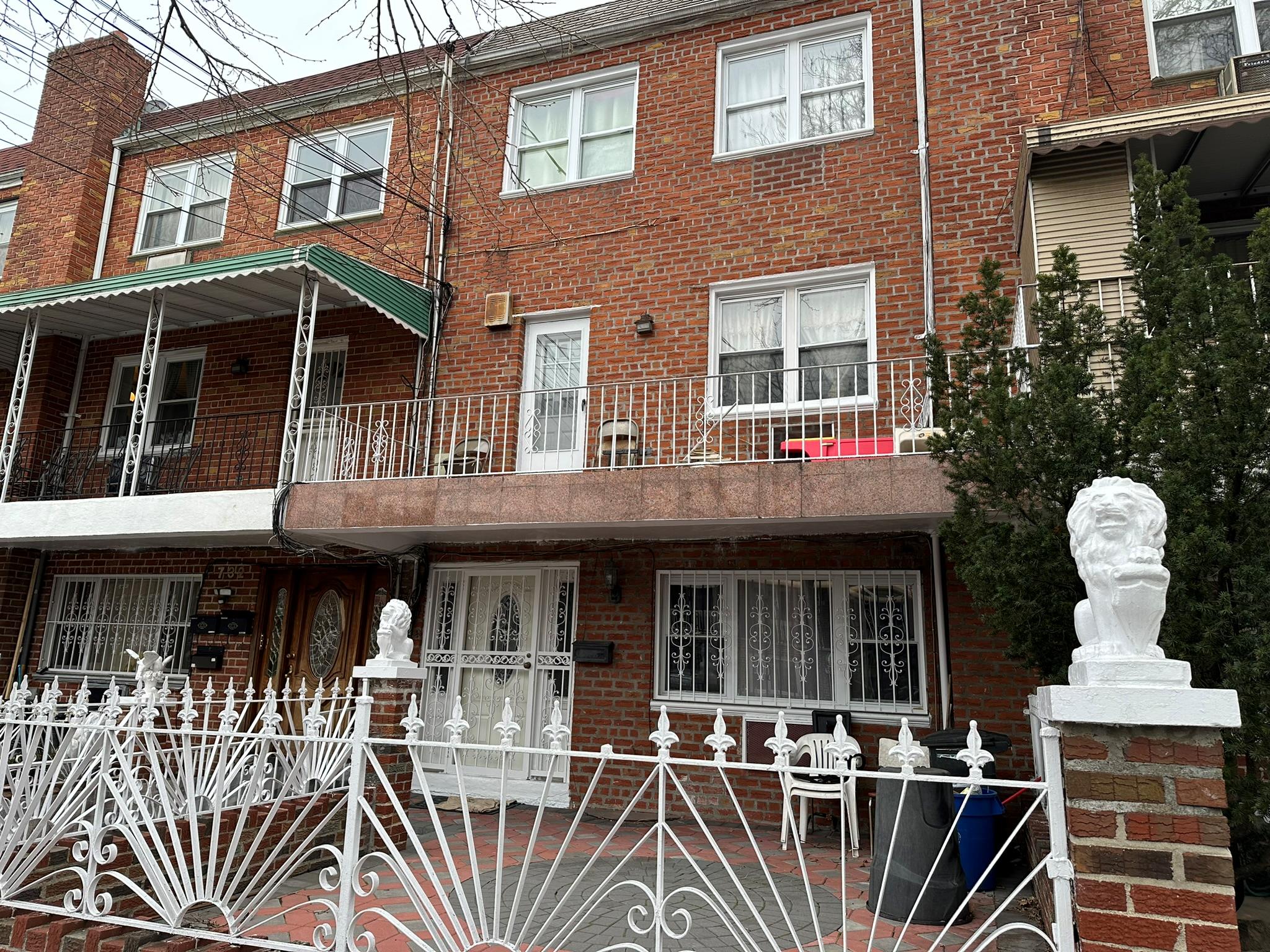730 E 82nd Street Property Photo