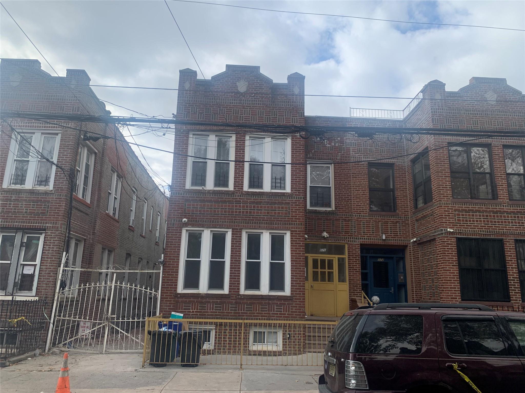 576 Williams Avenue Property Photo