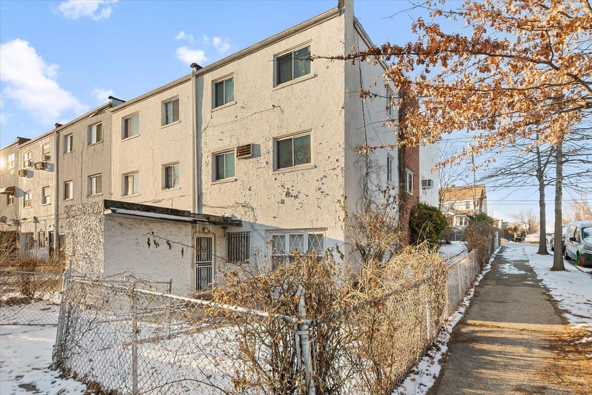 1764 Bartow Avenue Property Photo 3