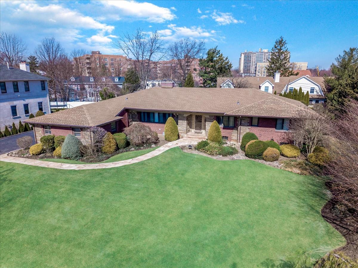215-31 26 Avenue Property Photo 2