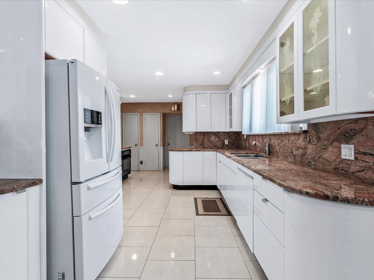215-31 26 Avenue Property Photo 16