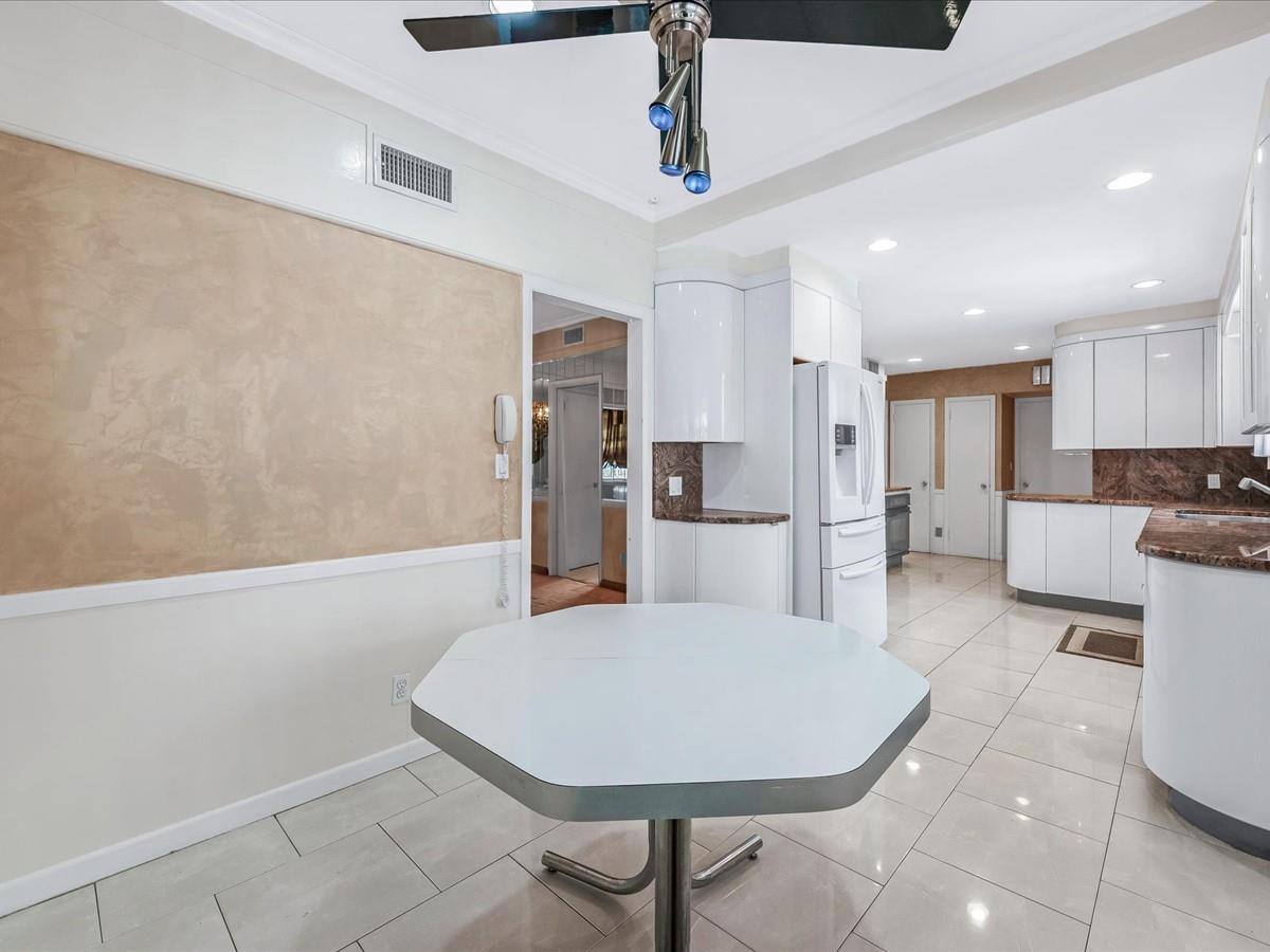 215-31 26 Avenue Property Photo 18