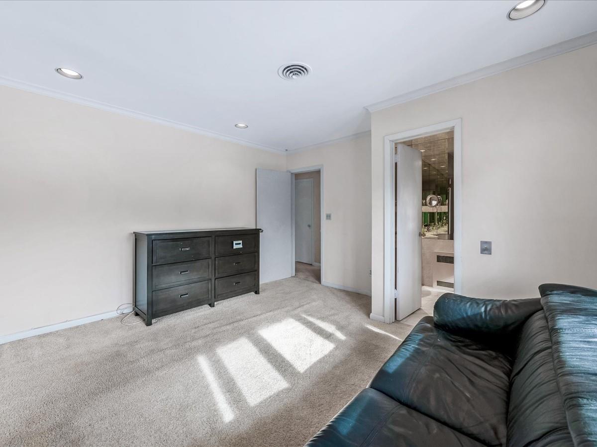 215-31 26 Avenue Property Photo 28