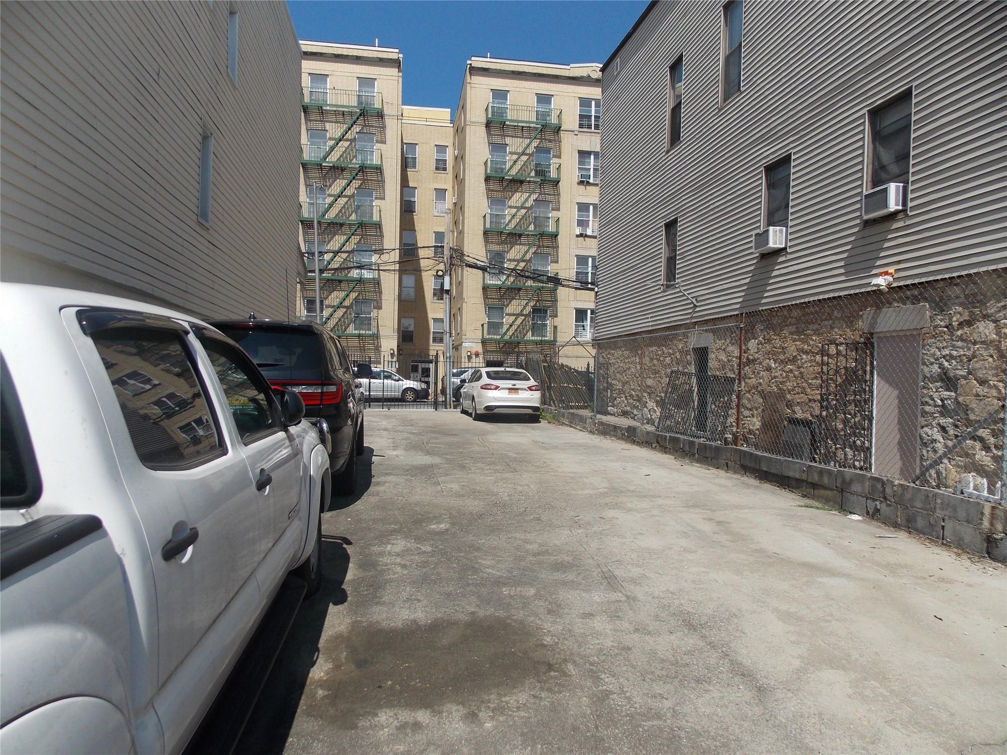 770 Jackson Ave. Property Photo 2
