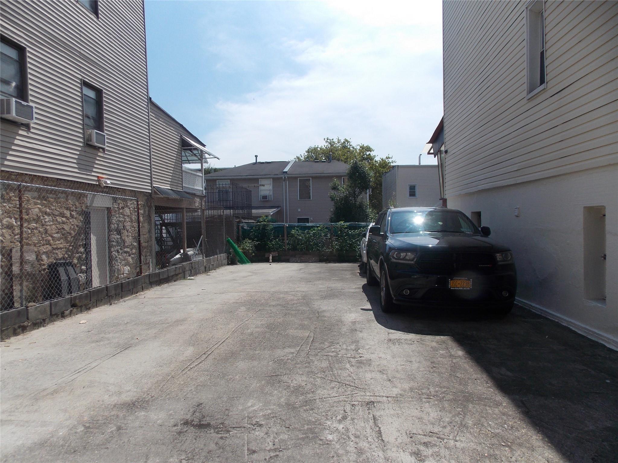 770 Jackson Ave. Property Photo 3