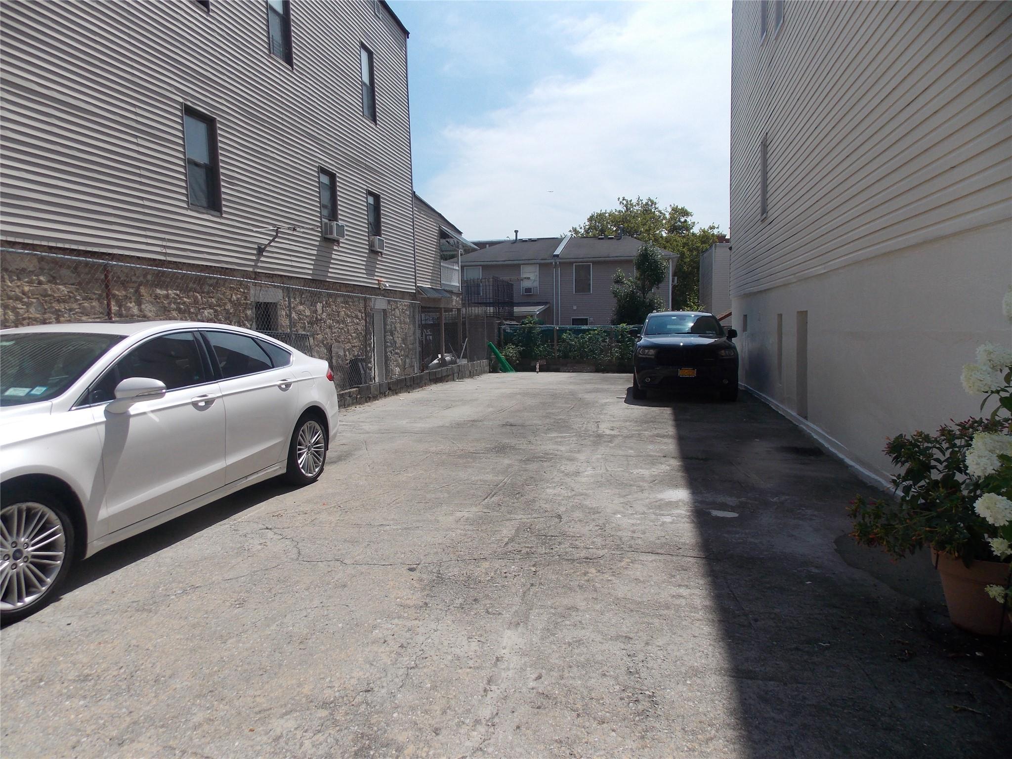 770 Jackson Ave. Property Photo 4