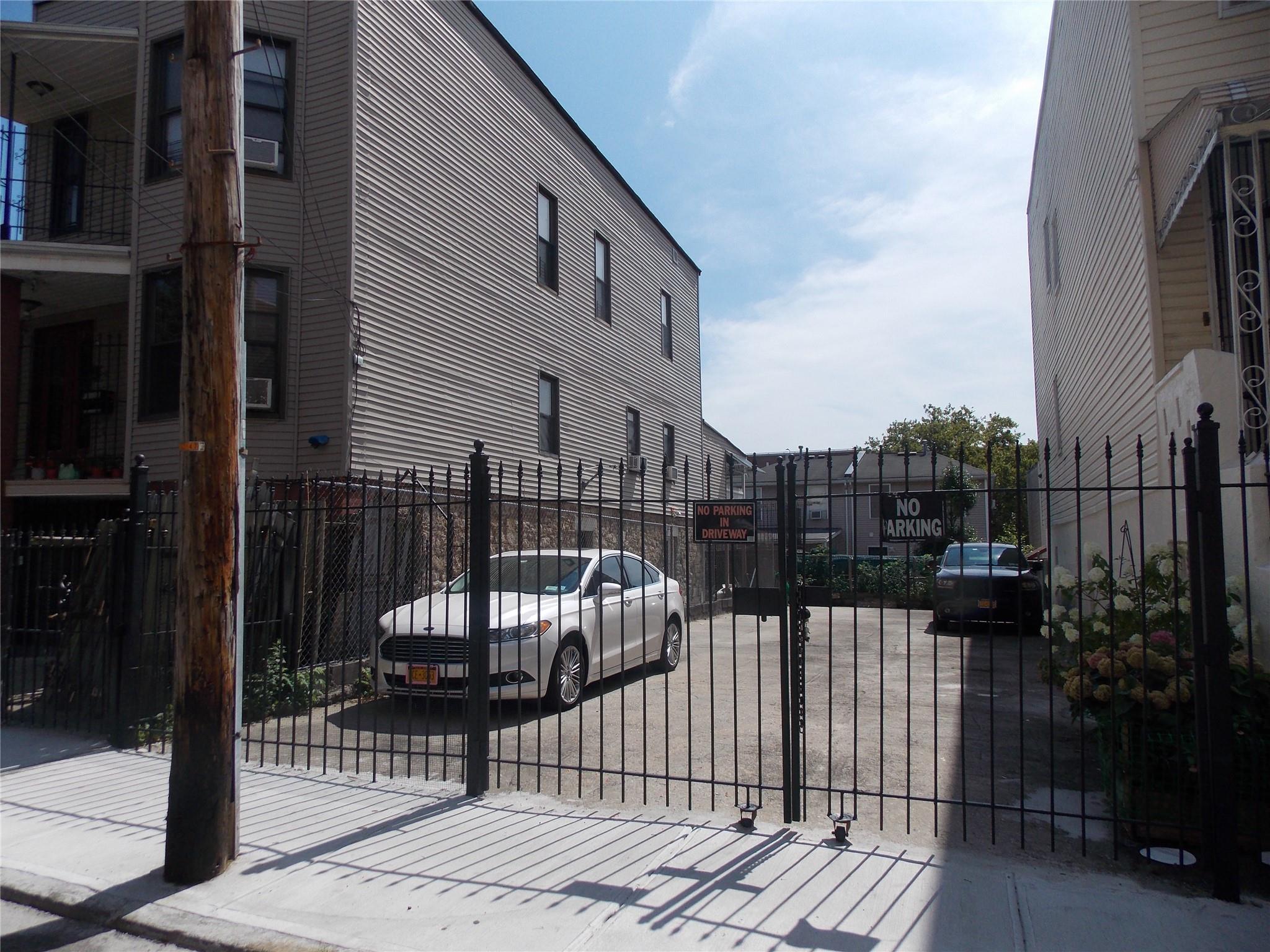 770 Jackson Ave. Property Photo 5