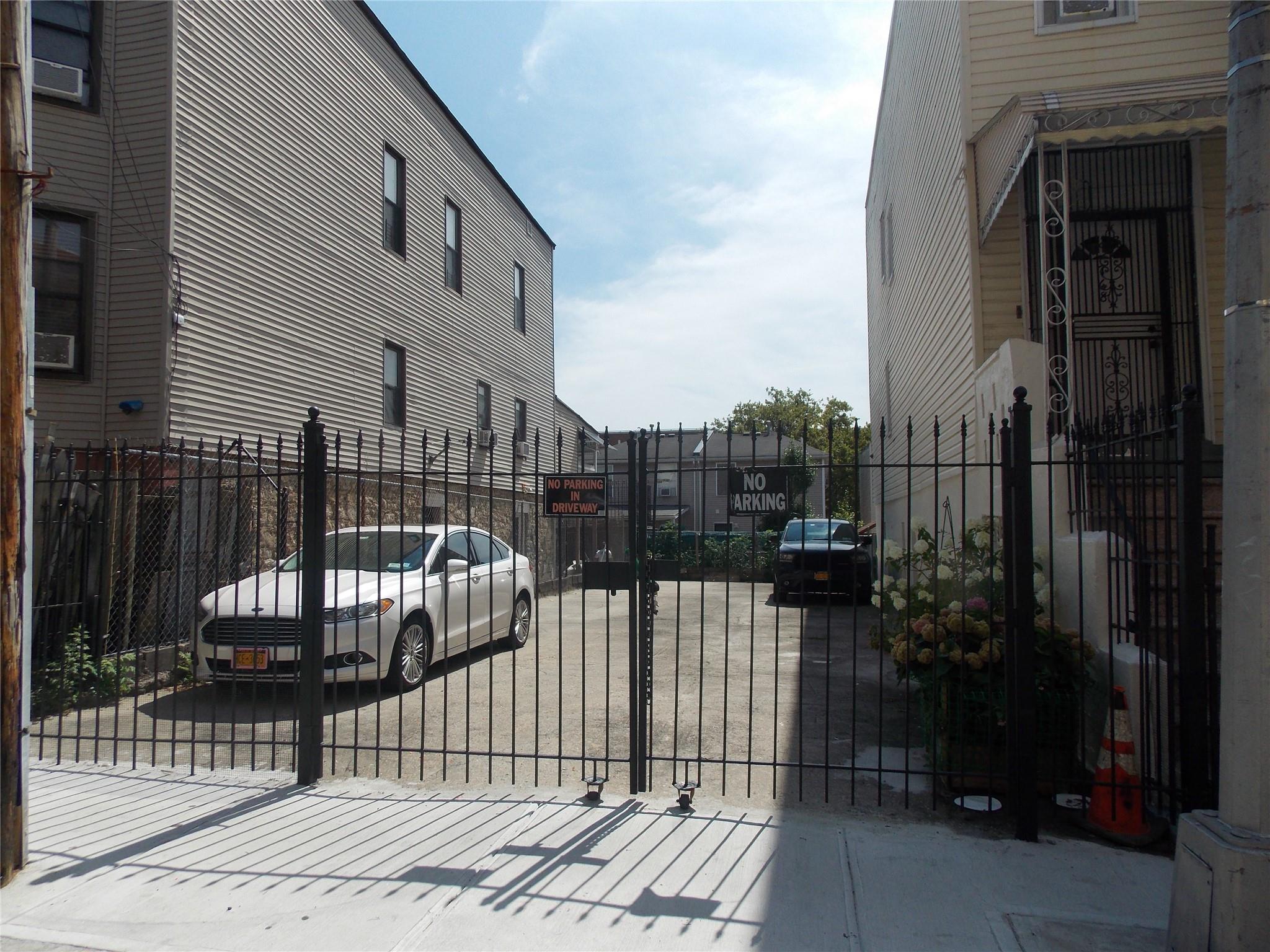 770 Jackson Ave. Property Photo 7