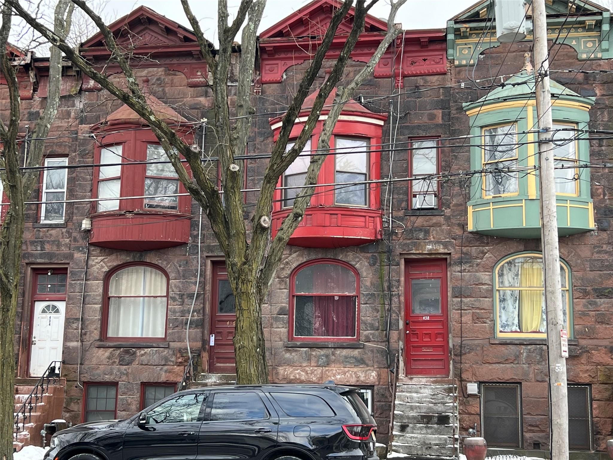 438 Clinton Avenue Property Photo